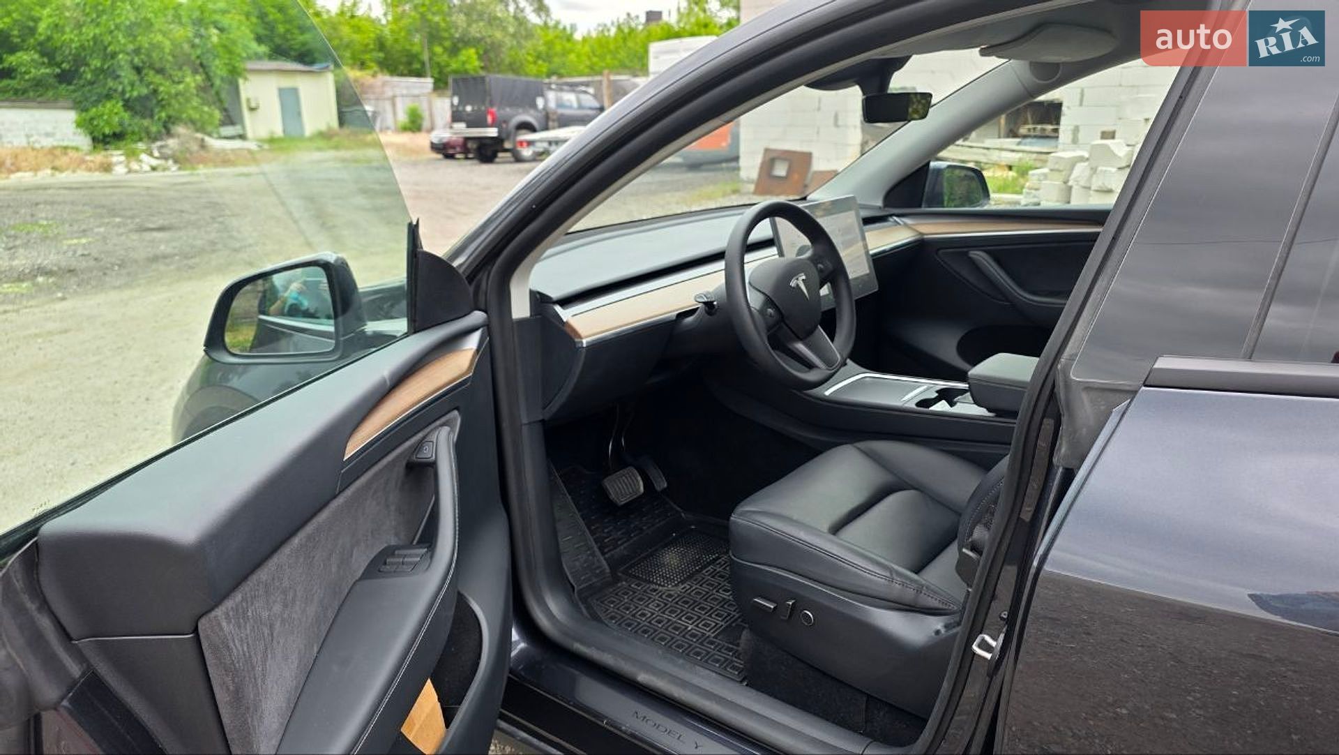 Tesla Model Y 2024 VIN 7SAYGDEE1RF123687 фото оголошення 8 з 12