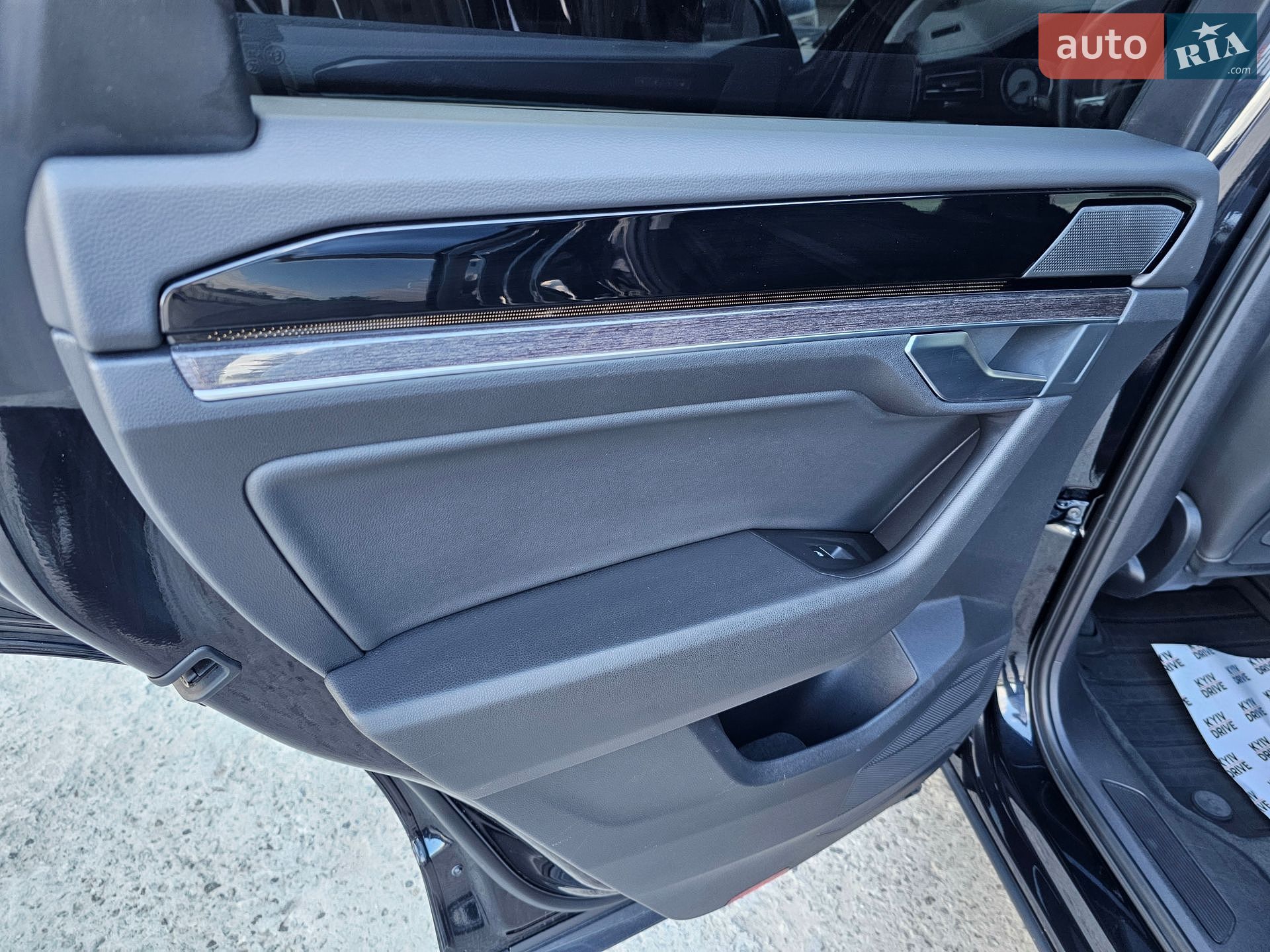 Volkswagen Touareg 2021 VIN WVGZZZCRZMD037949 фото оголошення 16 з 38