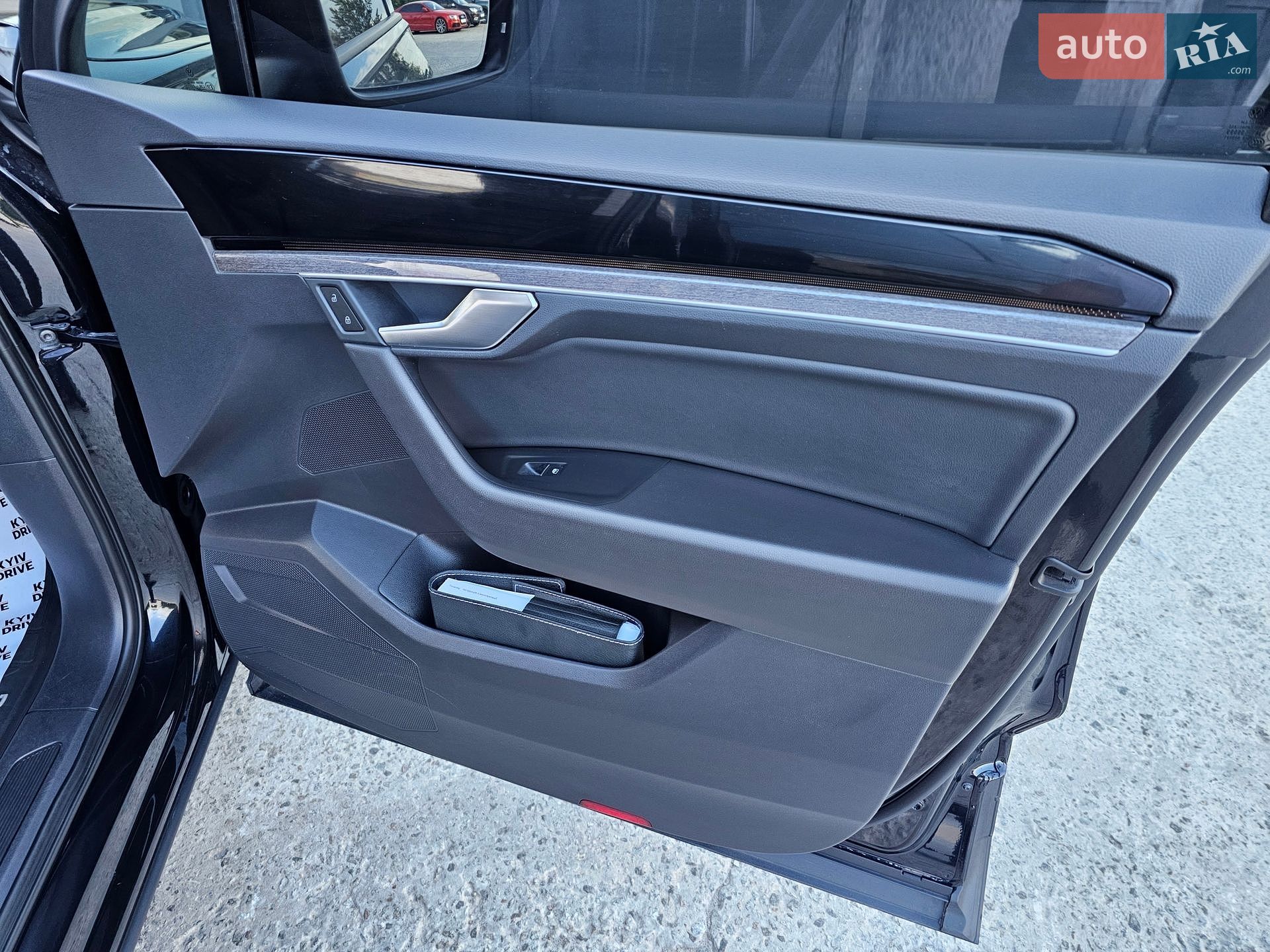 Volkswagen Touareg 2021 VIN WVGZZZCRZMD037949 фото оголошення 17 з 38