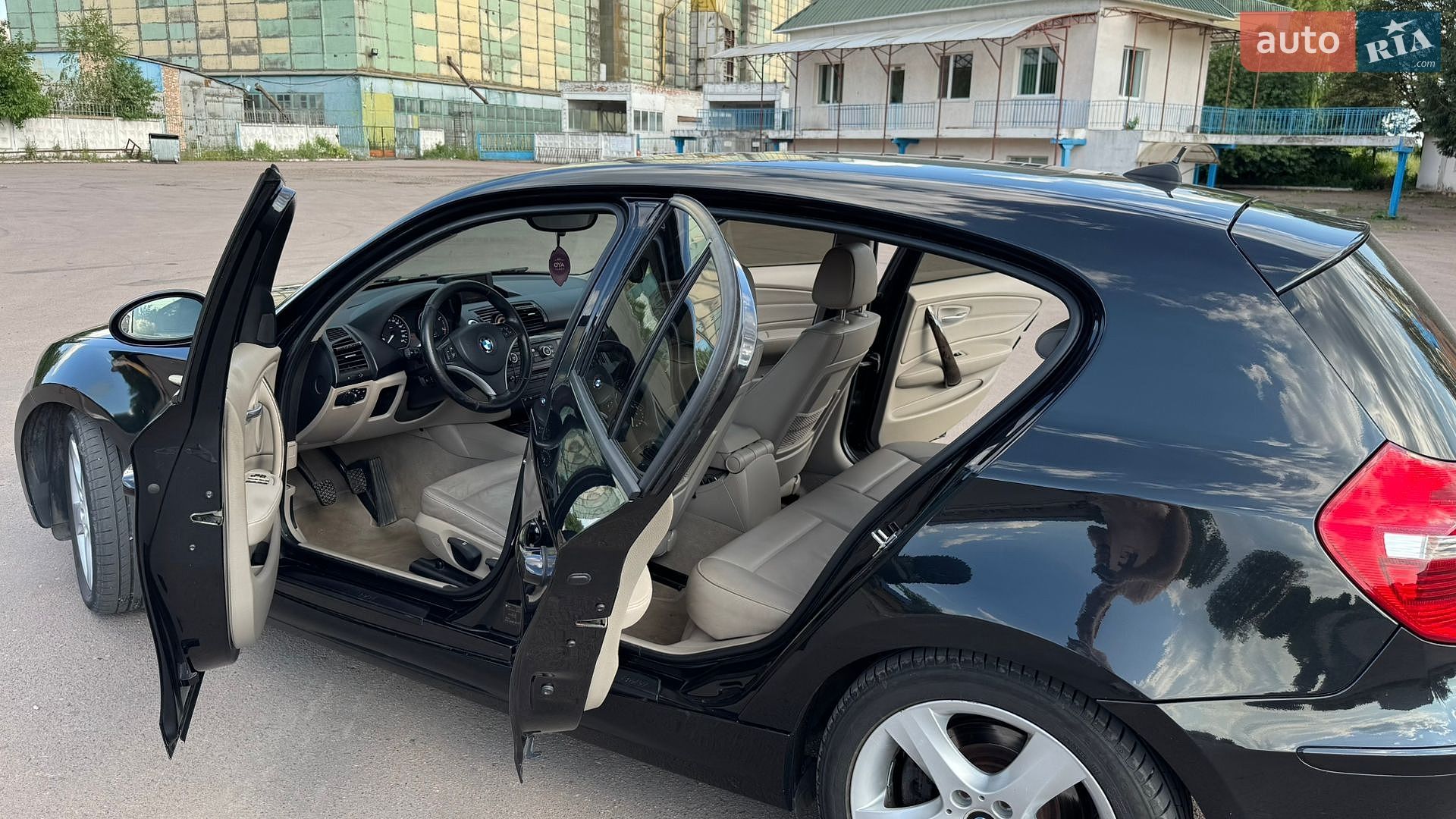 BMW 1 Series 2008 VIN WBAUD71010P258688 фото оголошення 16 з 27
