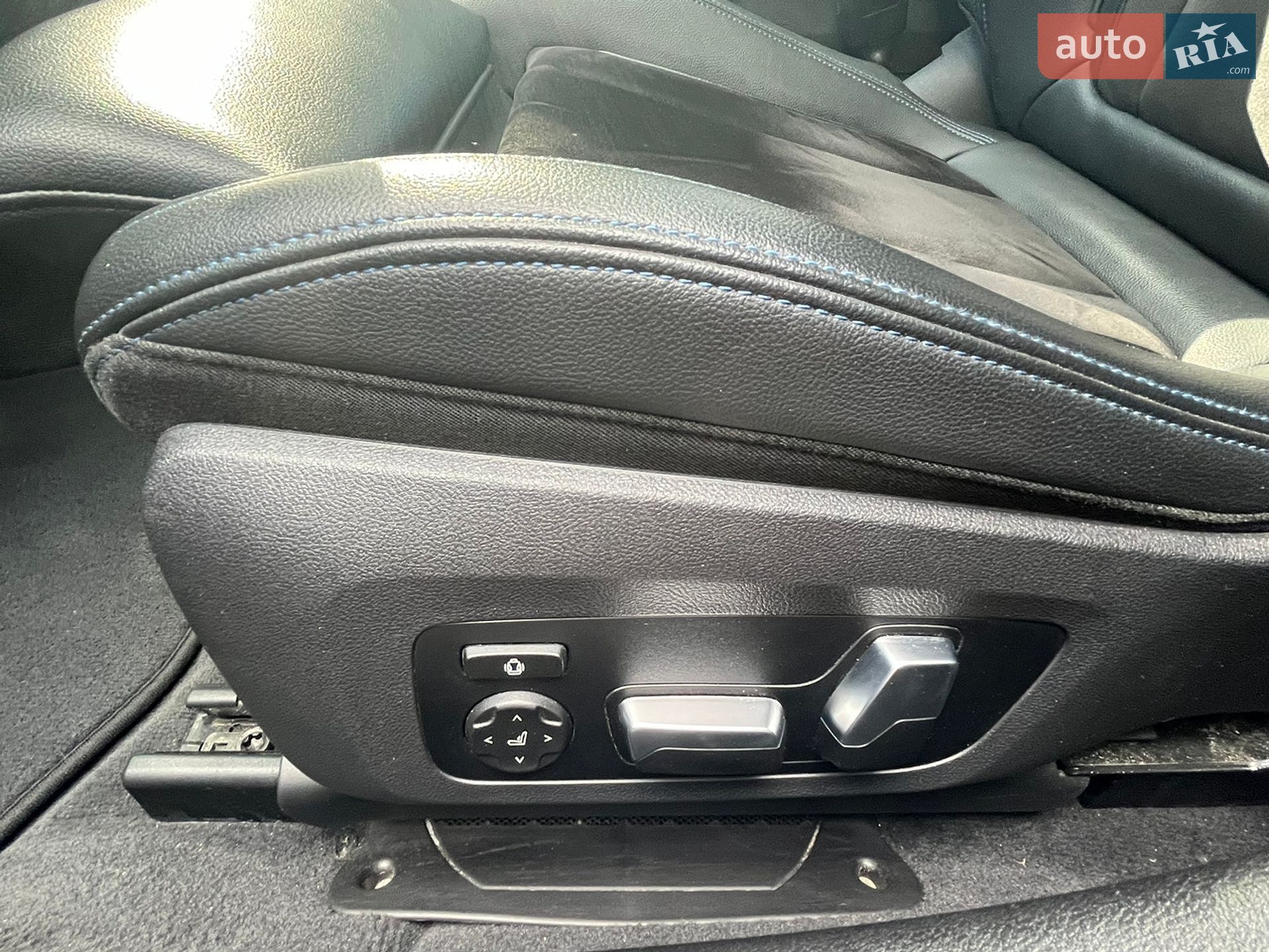BMW 3 Series 2019 VIN WBA5V5106KAJ58565 фото оголошення 28 з 53