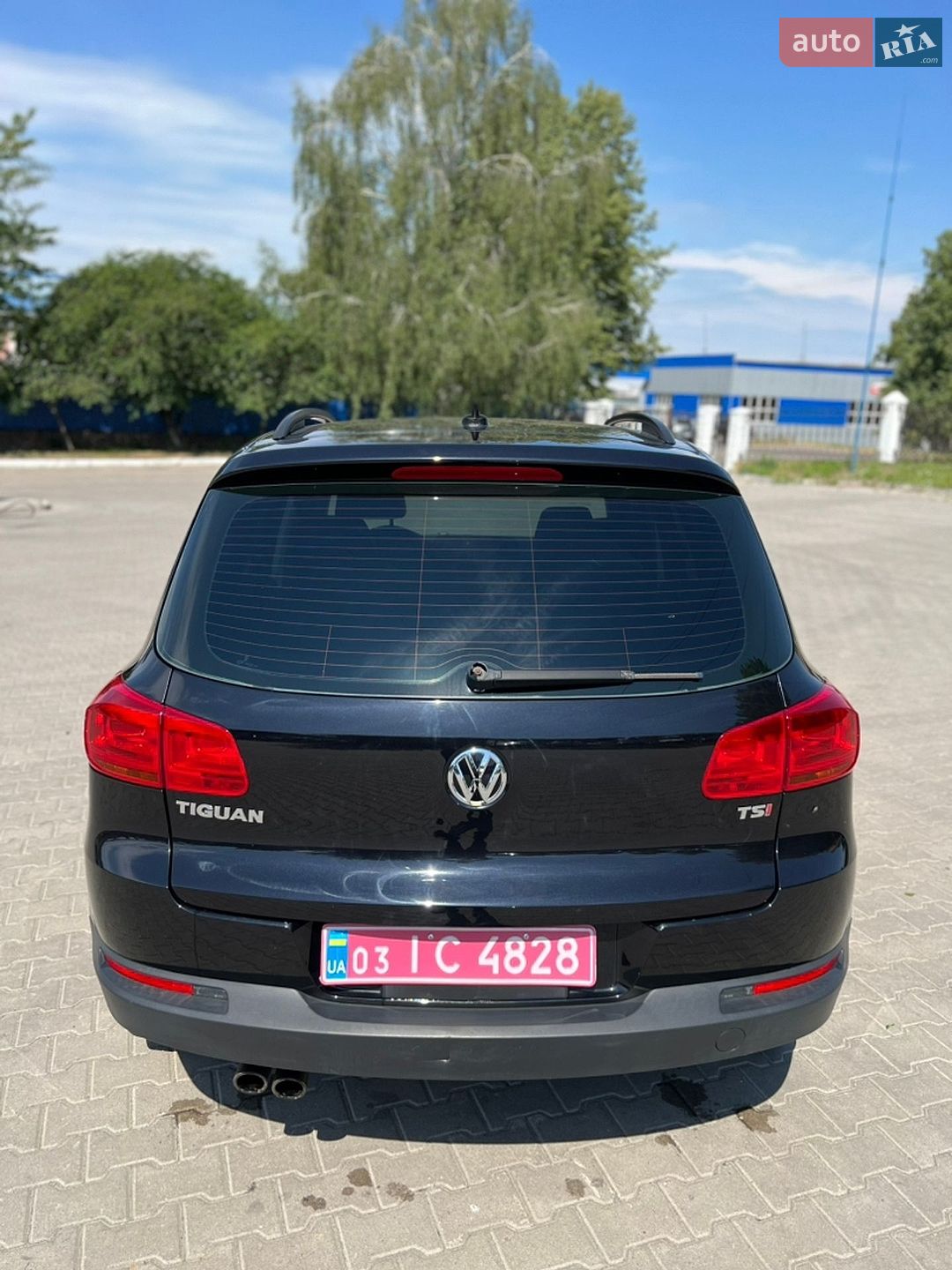 Volkswagen Tiguan 2017 VIN WVGAV7AX0HK001946 фото оголошення 5 з 16