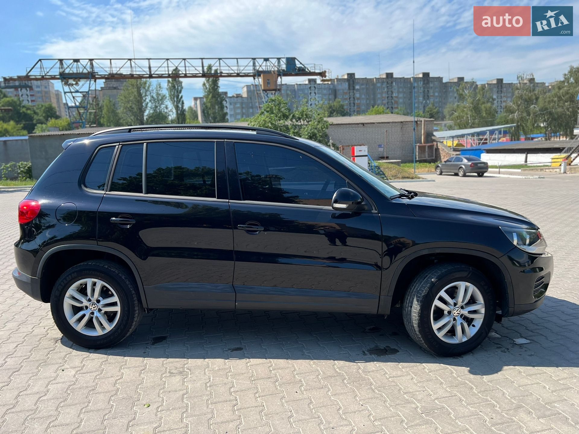 Volkswagen Tiguan 2017 VIN WVGAV7AX0HK001946 фото оголошення 7 з 16