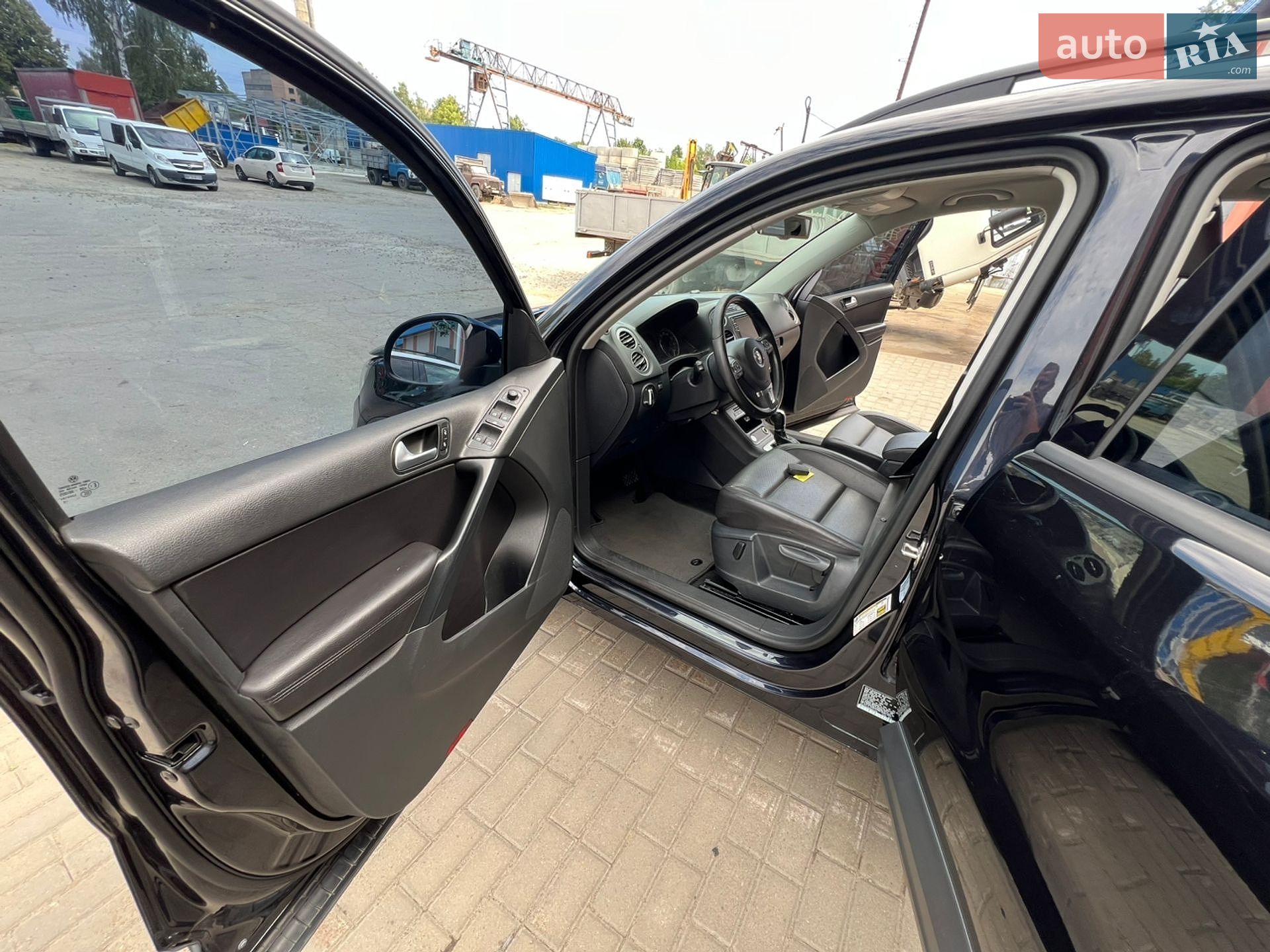 Volkswagen Tiguan 2017 VIN WVGAV7AX0HK001946 фото оголошення 11 з 16