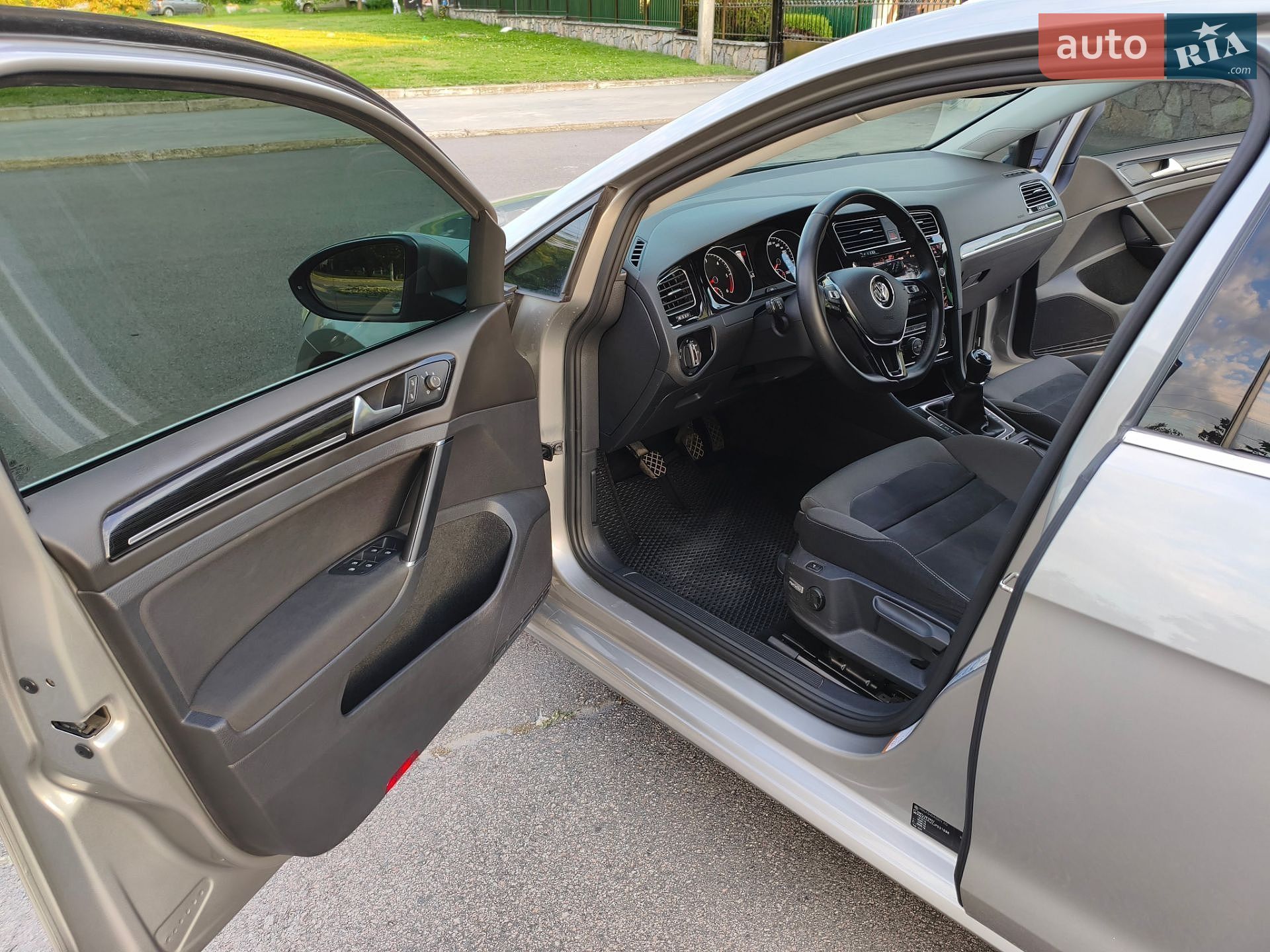 Volkswagen Golf 2017 VIN WVWZZZAUZJP531698 фото оголошення 15 з 21