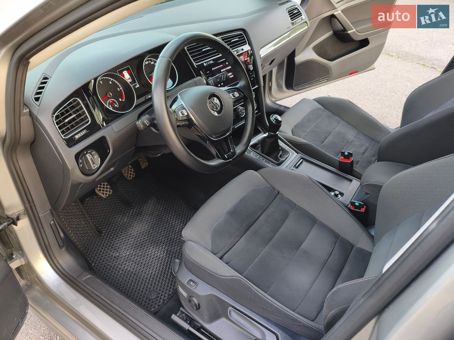 Volkswagen Golf 2017 VIN WVWZZZAUZJP531698 фото оголошення 16 з 21