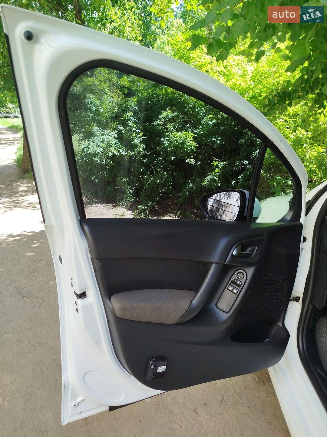 Citroen C3 2013 VIN VF7SC8FP0DW637068 фото оголошення 10 з 67