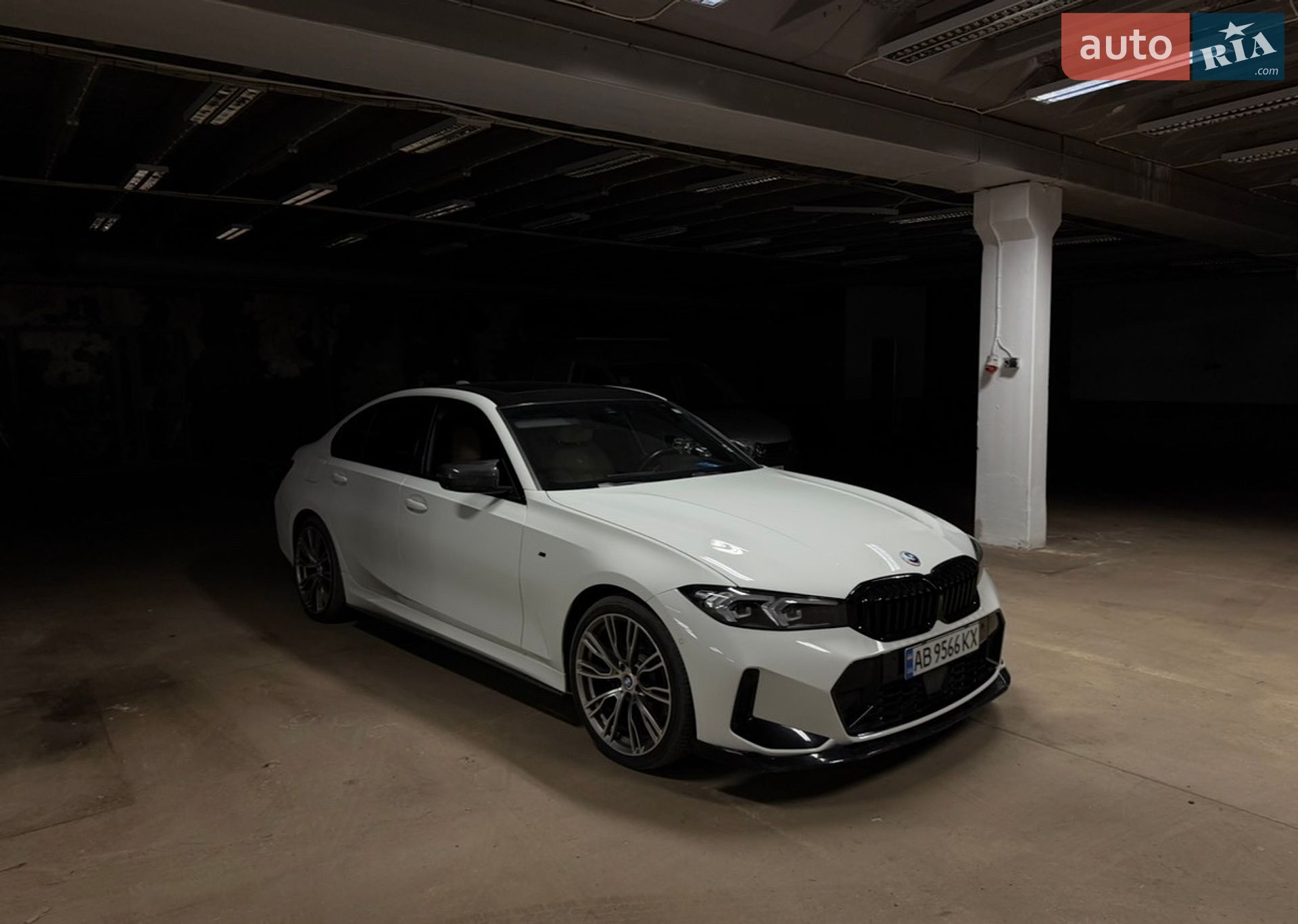 BMW 3 Series 2019 VIN 3MW5R1J58K8B01126 фото оголошення 2 з 19
