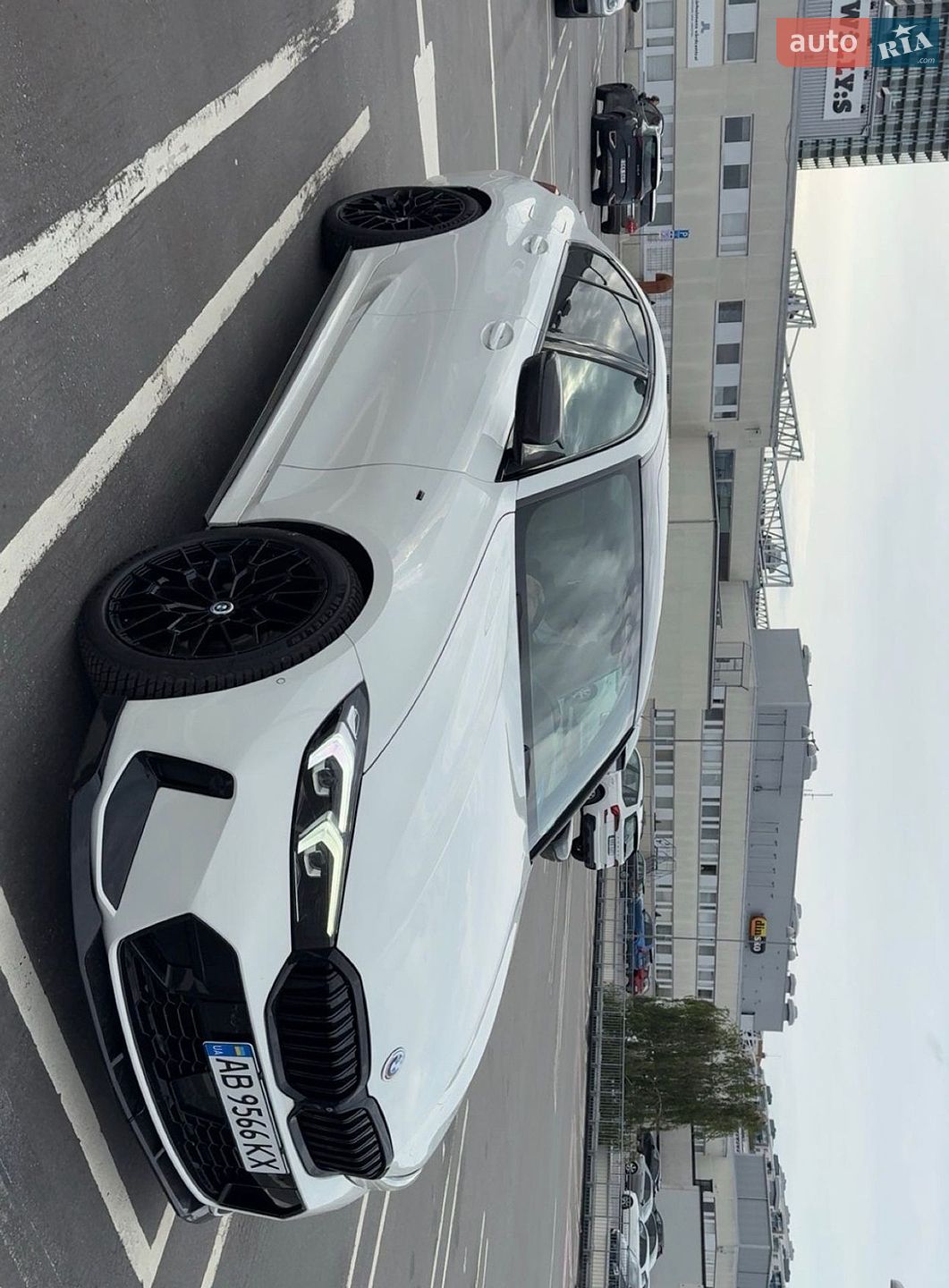 BMW 3 Series 2019 VIN 3MW5R1J58K8B01126 фото оголошення 5 з 19