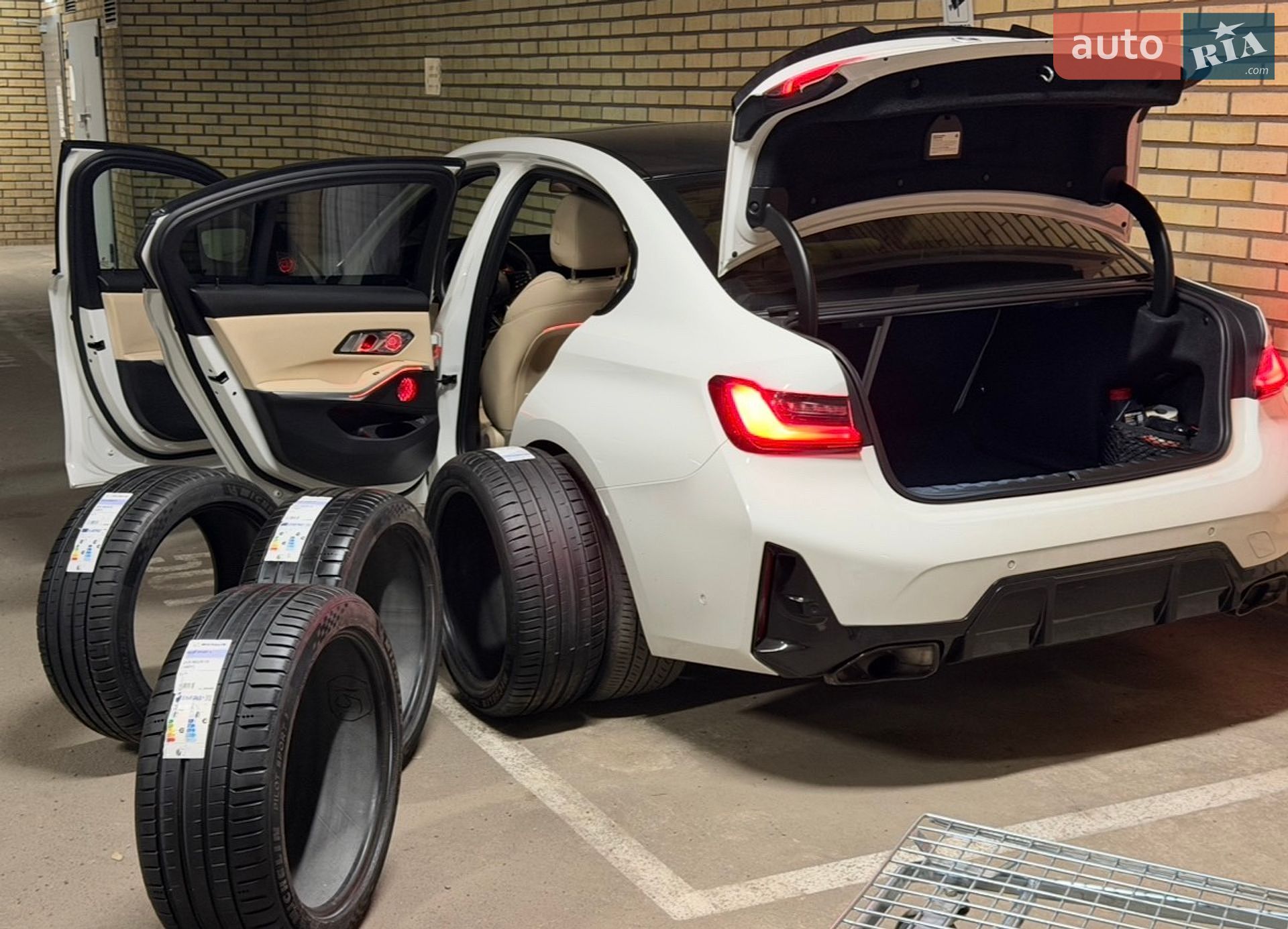 BMW 3 Series 2019 VIN 3MW5R1J58K8B01126 фото оголошення 9 з 19