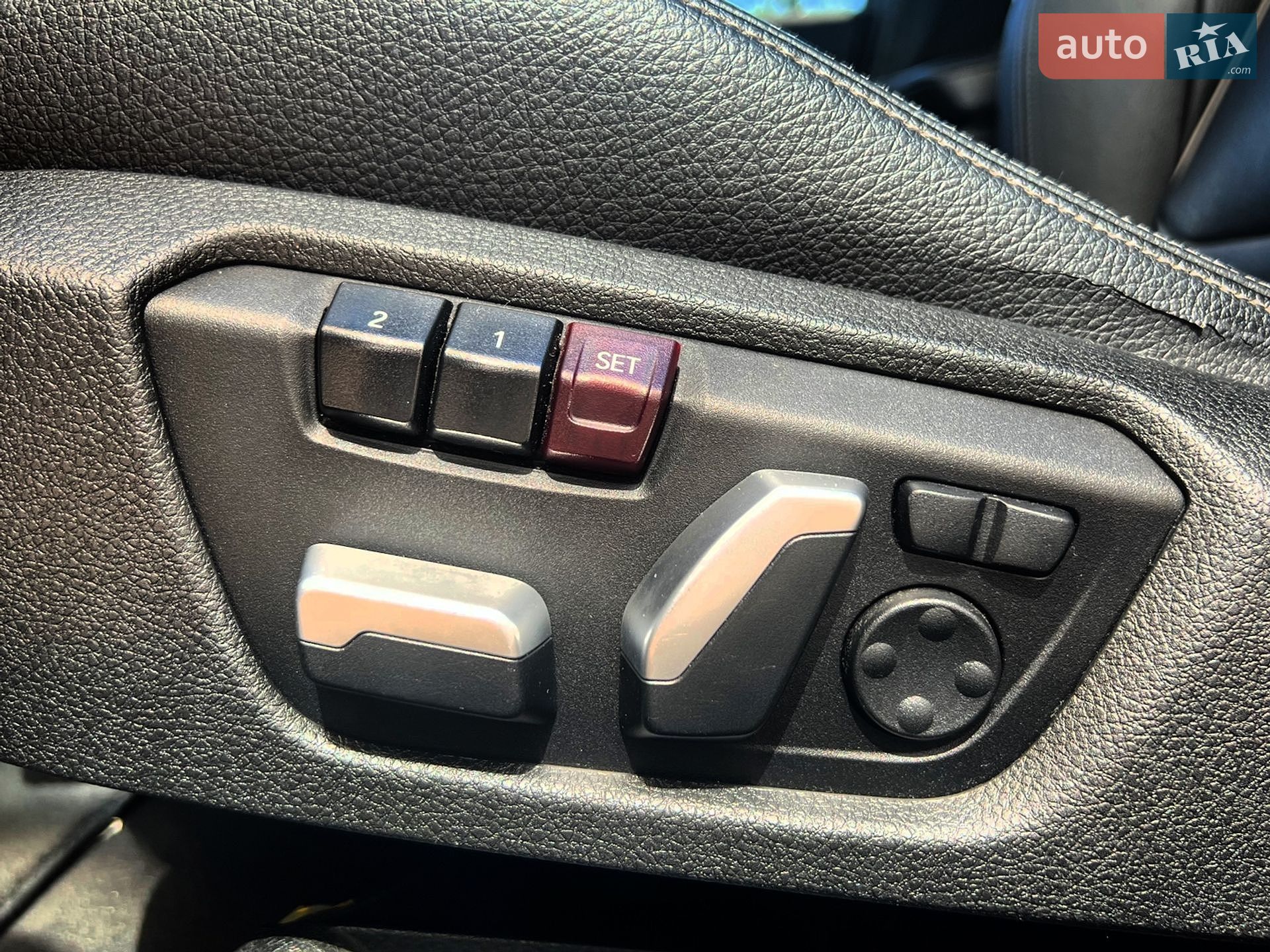 BMW 3 Series 2016 VIN WBA8B7G55GNT95407 фото оголошення 12 з 26