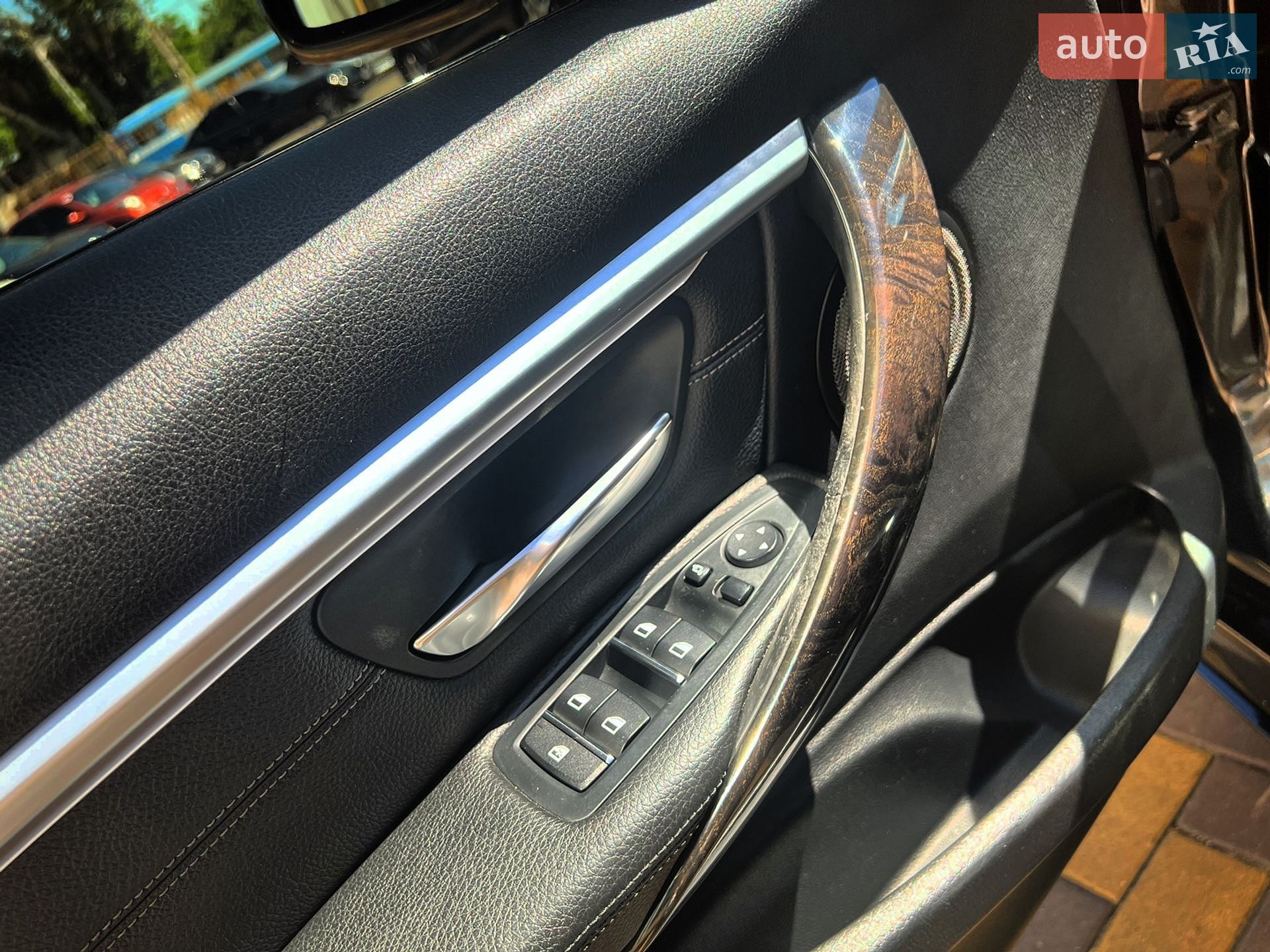 BMW 3 Series 2016 VIN WBA8B7G55GNT95407 фото оголошення 9 з 26