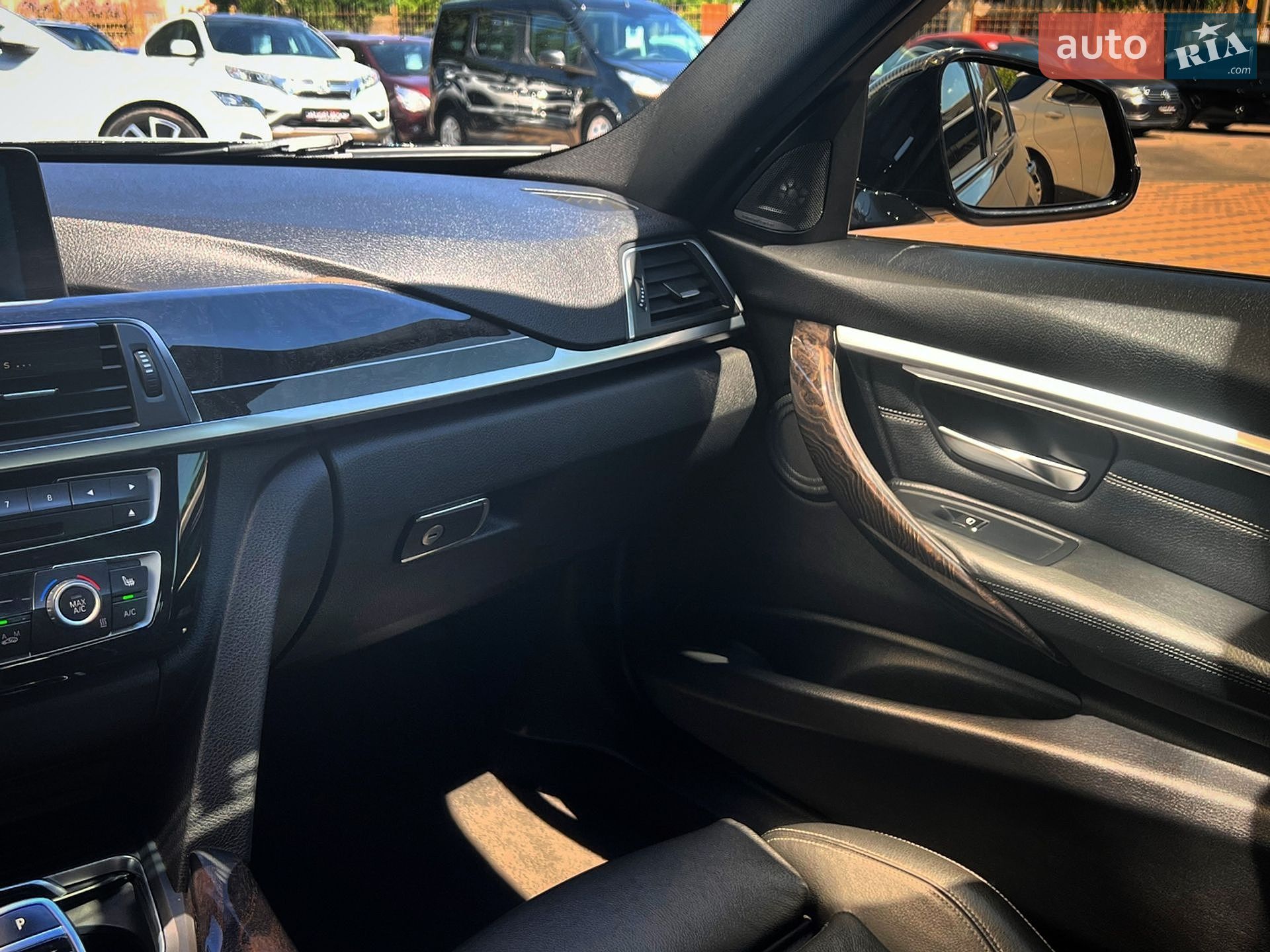 BMW 3 Series 2016 VIN WBA8B7G55GNT95407 фото оголошення 20 з 26