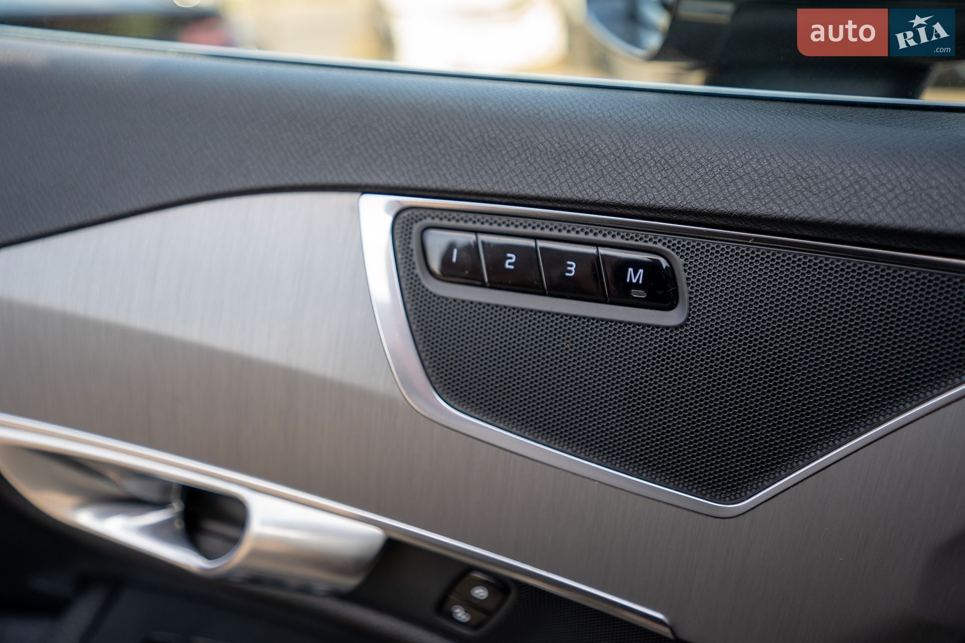 Volvo Xc90 2019 VIN YV1LCK2UCL1566961 фото оголошення 19 з 27