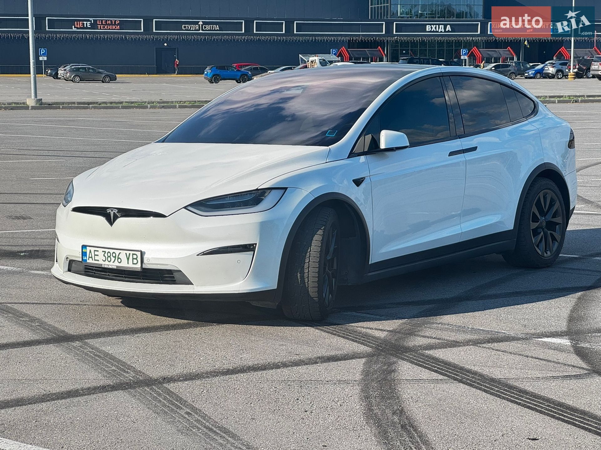 Tesla Model X 2022 VIN 7SAXCBE6XNF354943 фото оголошення 4 з 19