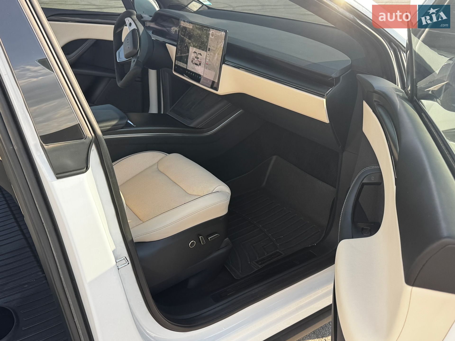 Tesla Model X 2022 VIN 7SAXCBE6XNF354943 фото оголошення 13 з 19