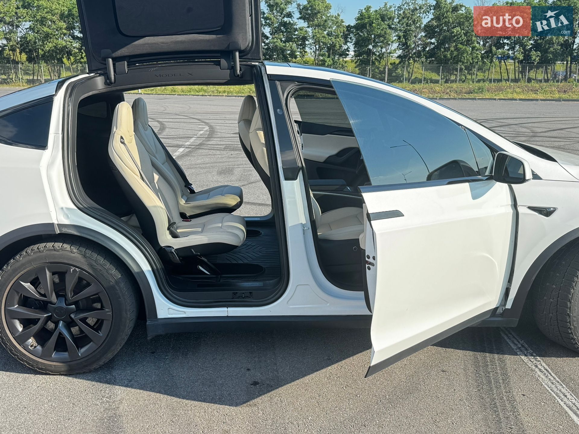Tesla Model X 2022 VIN 7SAXCBE6XNF354943 фото оголошення 14 з 19