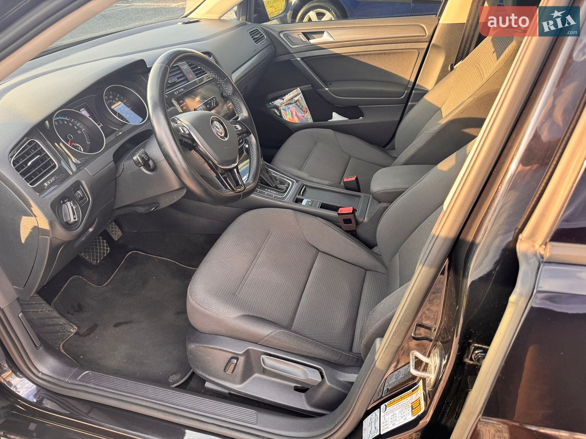 Volkswagen e-Golf 2019 VIN WVWKR7AU5KW915483 фото оголошення 12 з 24