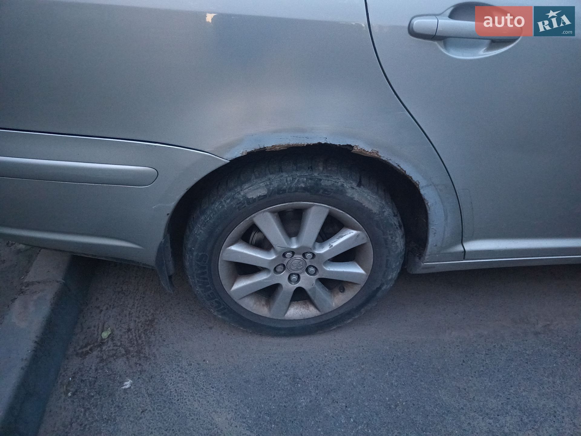 Toyota Avensis 2003 VIN SB1ER56L70E027228 фото оголошення 2 з 11