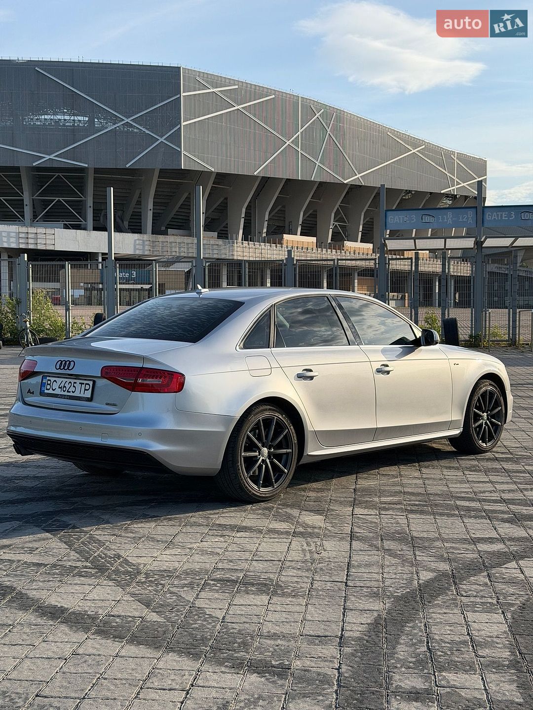 Audi A4 2015 VIN WAUFFAFL6GN015936 фото оголошення 4 з 29