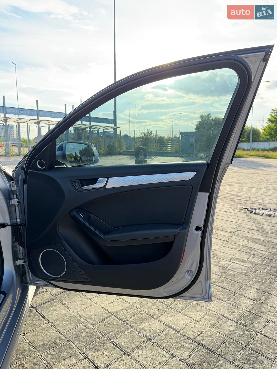 Audi A4 2015 VIN WAUFFAFL6GN015936 фото оголошення 12 з 29