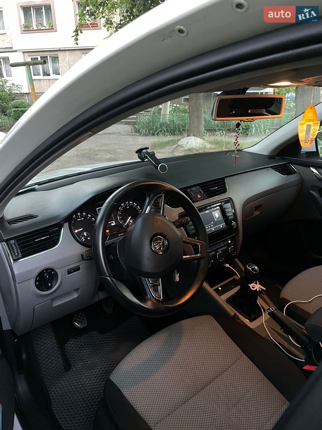 Skoda Octavia 2015 VIN TMBAG7NE4G0093922 фото оголошення 12 з 17