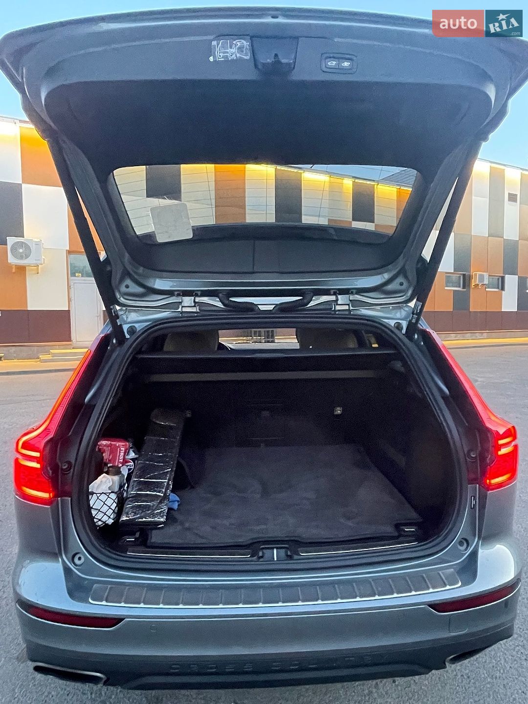 Volvo V60 Cross Country 2019 VIN YV4102WKXL1040896 фото оголошення 3 з 30