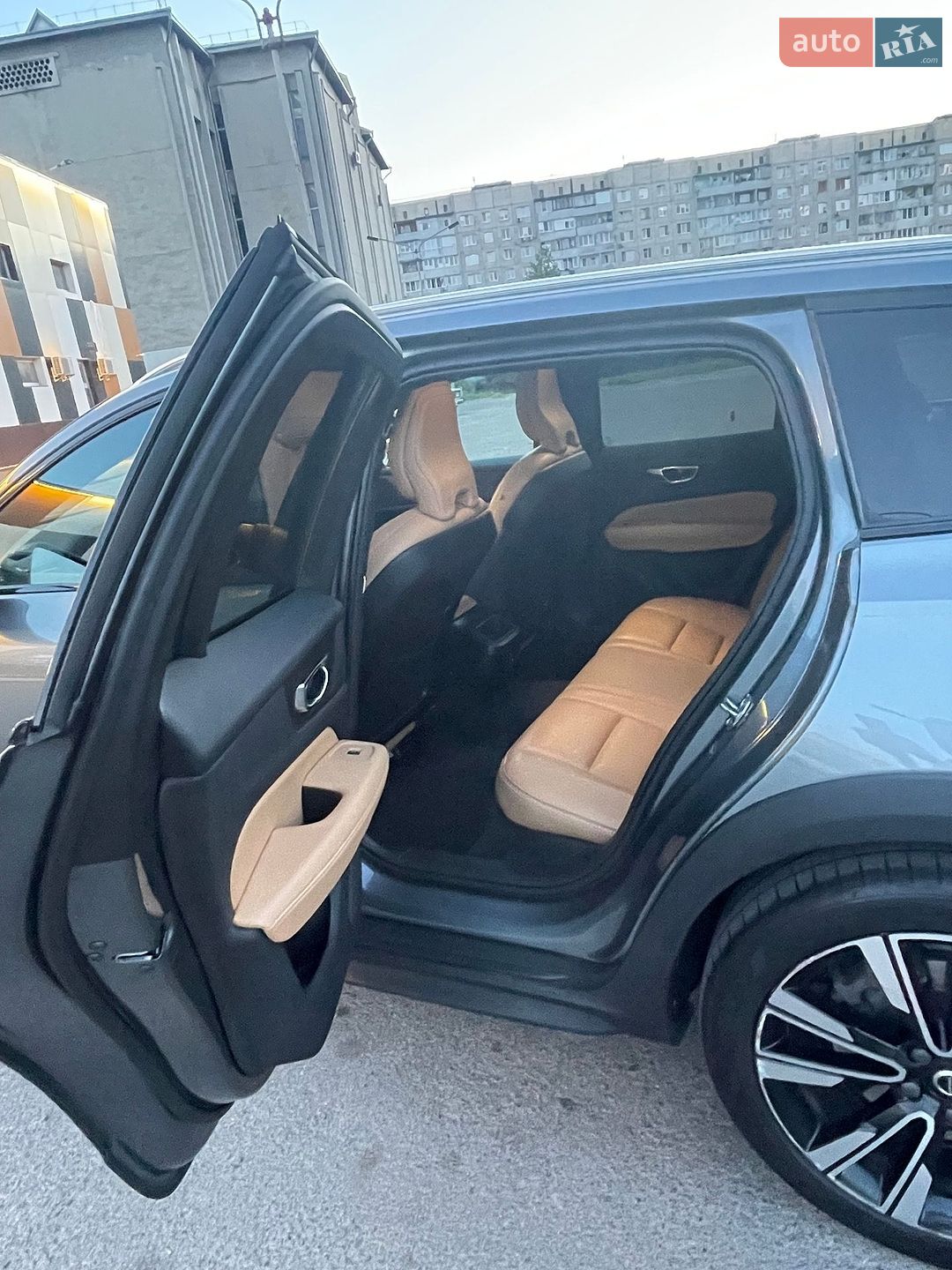 Volvo V60 Cross Country 2019 VIN YV4102WKXL1040896 фото оголошення 6 з 30