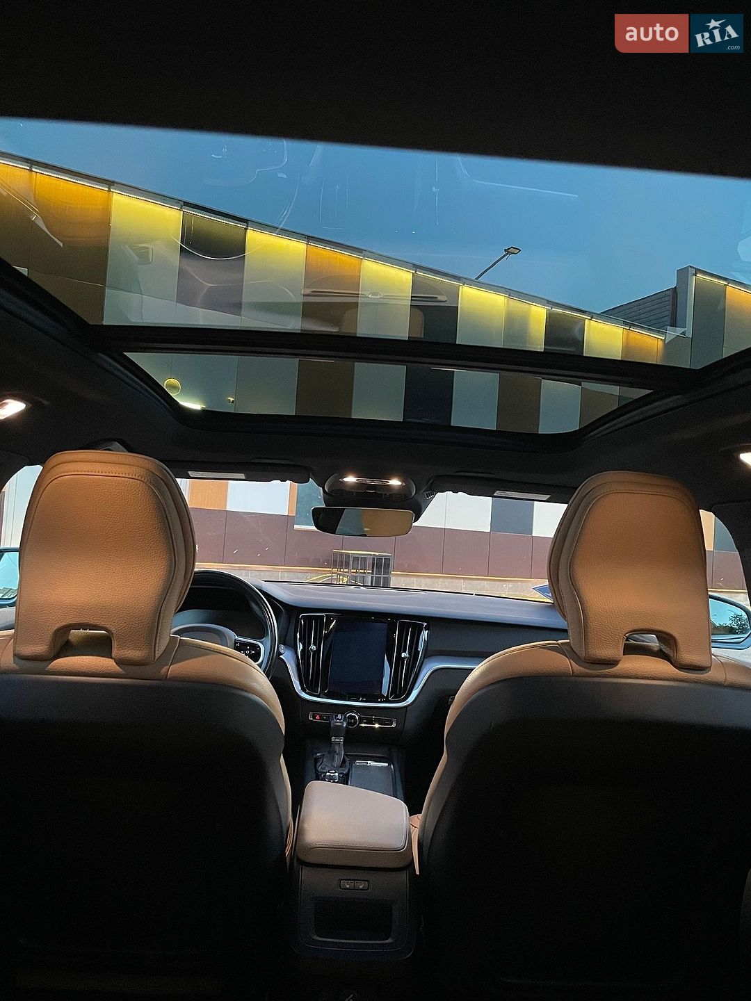 Volvo V60 Cross Country 2019 VIN YV4102WKXL1040896 фото оголошення 9 з 30