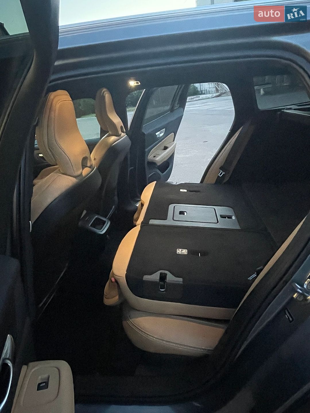 Volvo V60 Cross Country 2019 VIN YV4102WKXL1040896 фото оголошення 24 з 30