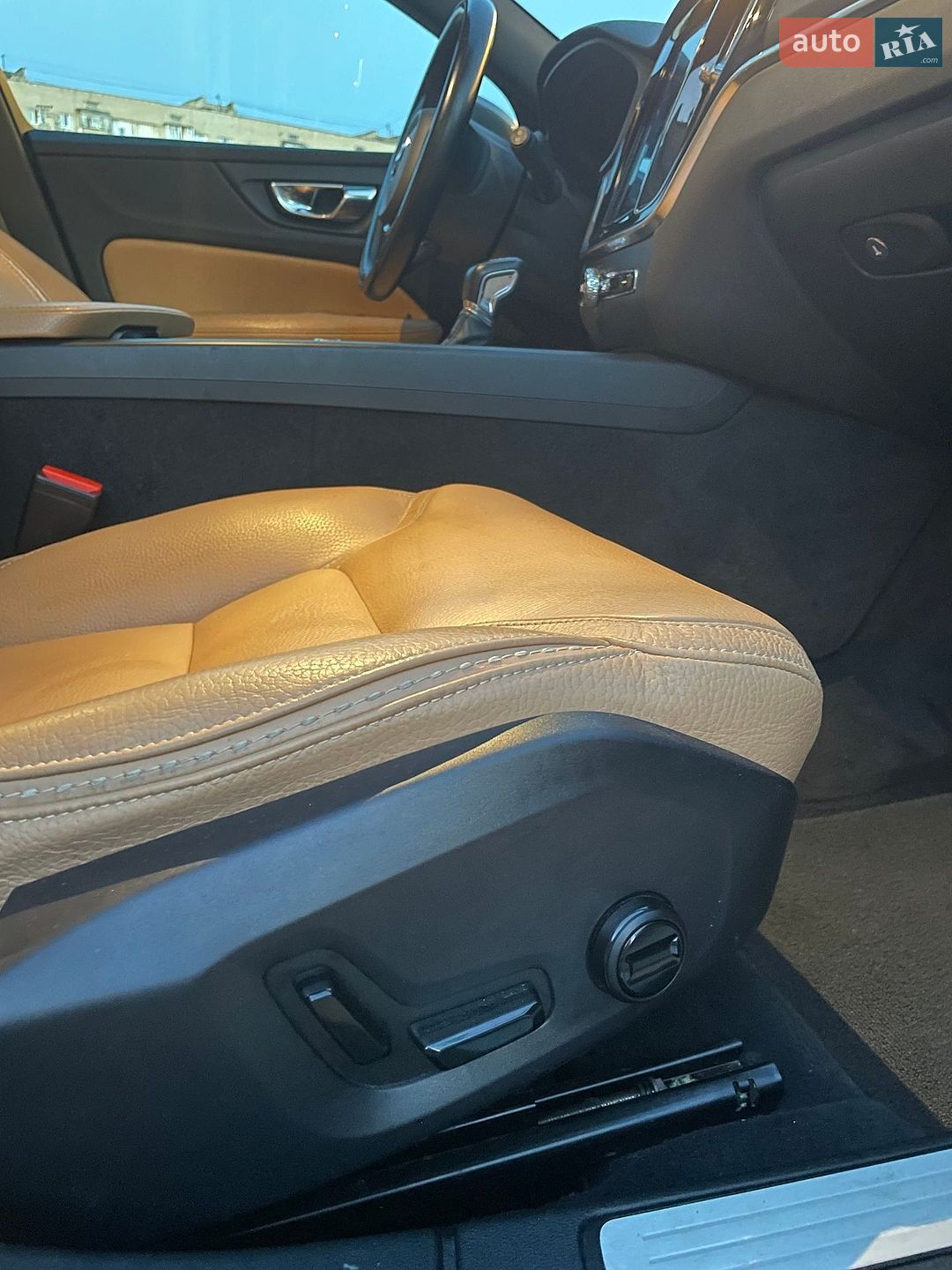 Volvo V60 Cross Country 2019 VIN YV4102WKXL1040896 фото оголошення 28 з 30