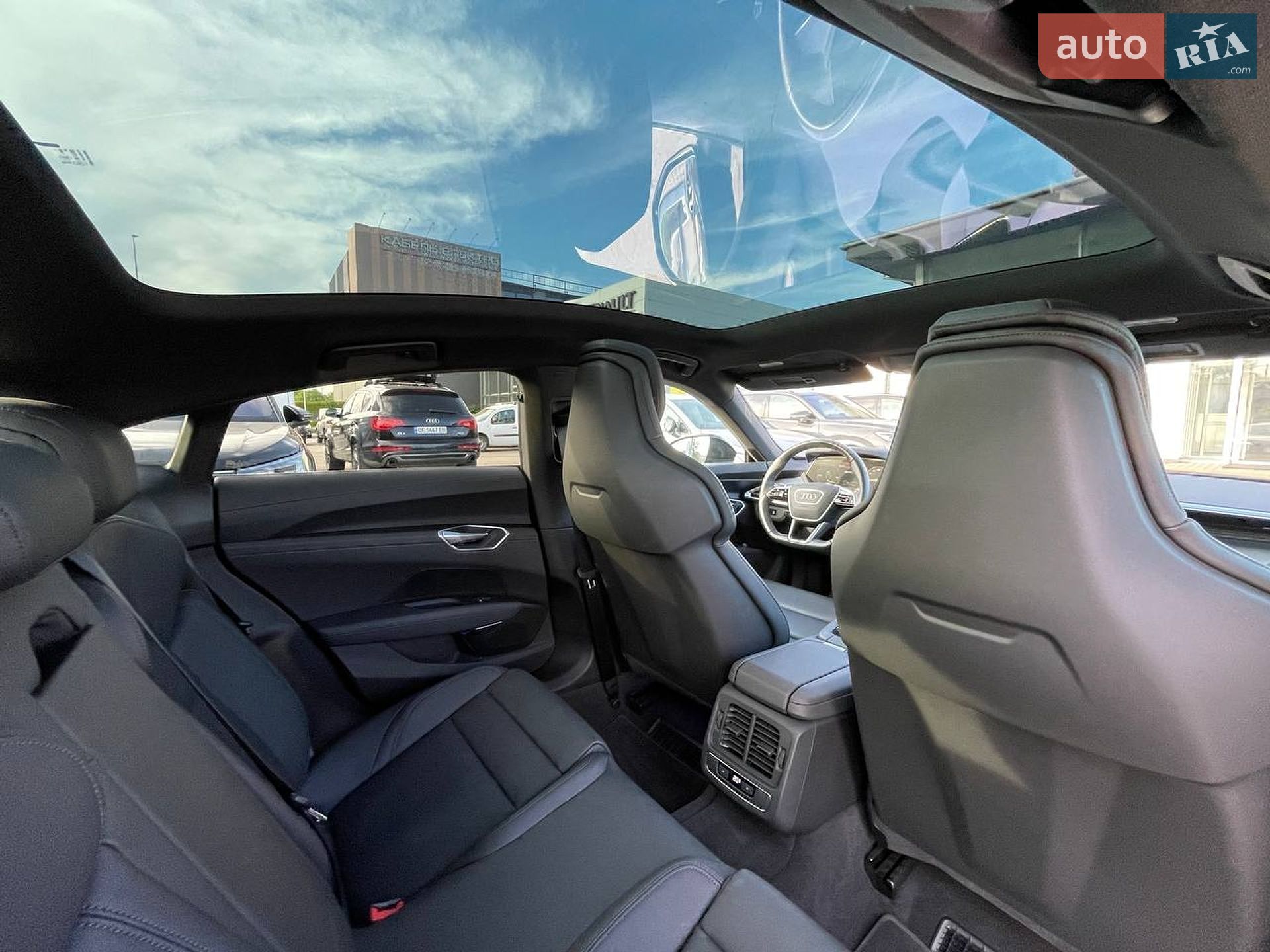 Audi e-tron GT 2022 VIN WAUZZZFW9N7010289 фото оголошення 27 з 38