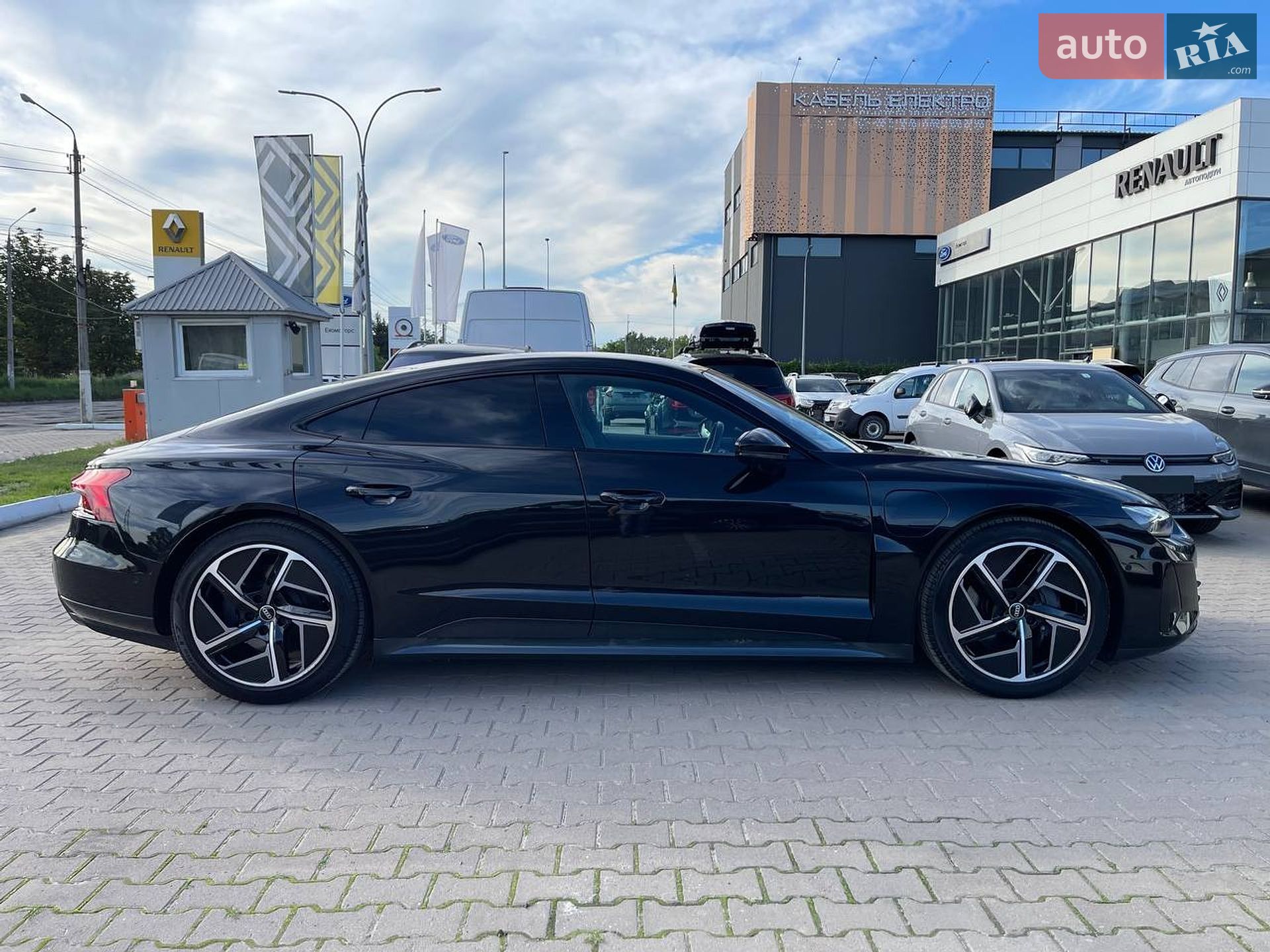 Audi e-tron GT 2022 VIN WAUZZZFW9N7010289 фото оголошення 12 з 38