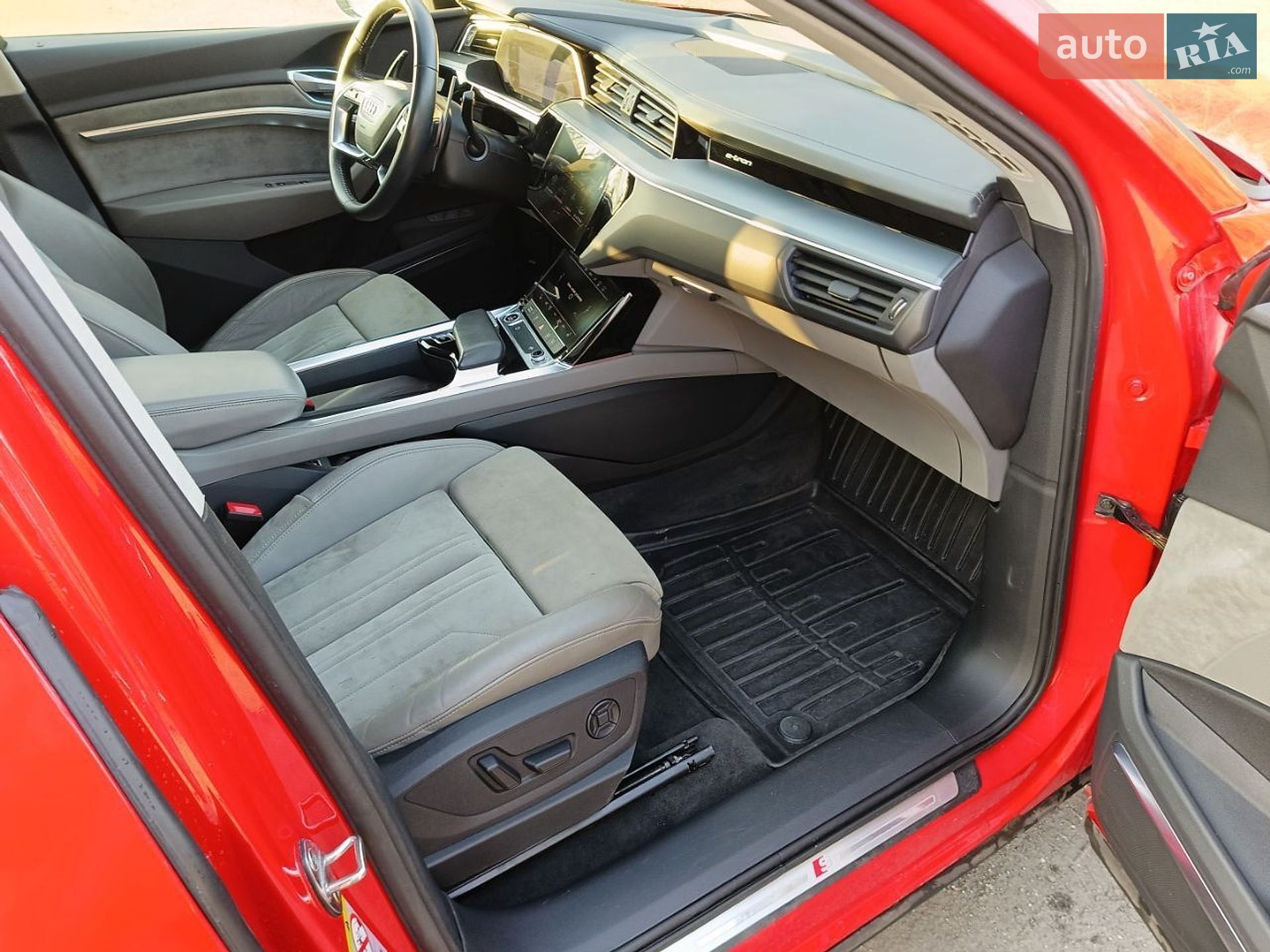 Audi e-tron Sportback 2020 VIN WAUZZZGE9MB007149 фото оголошення 39 з 60