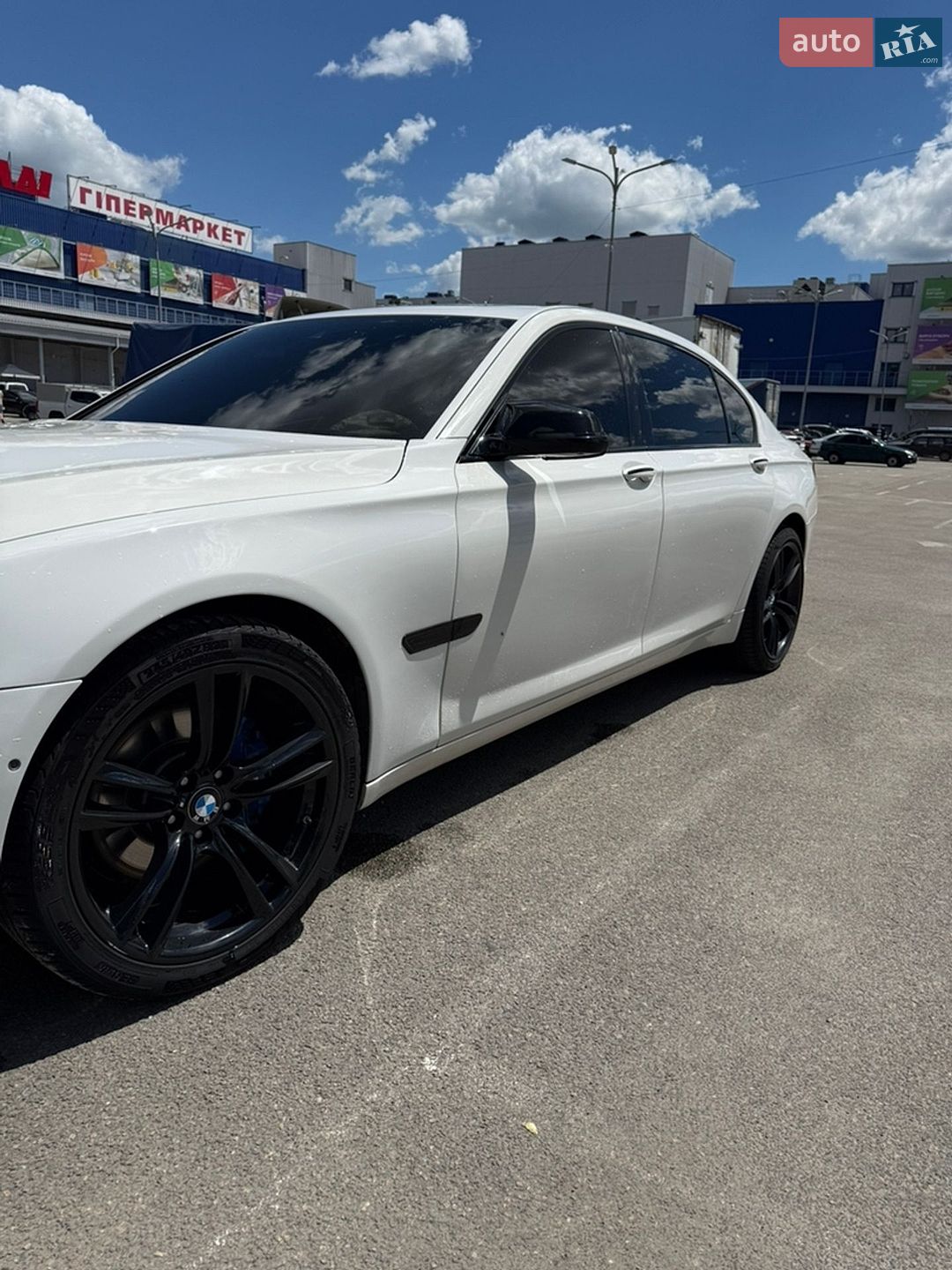 BMW 7 Series 2014 VIN WBAYE4C53FD946823 фото оголошення 2 з 15