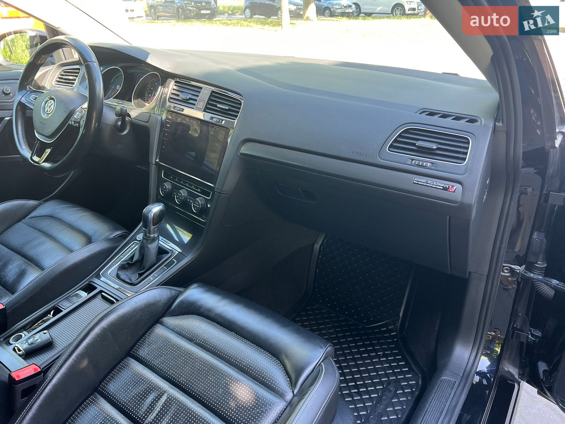 Volkswagen e-Golf 2017 VIN WVWZZZAUZHW952464 фото оголошення 27 з 70