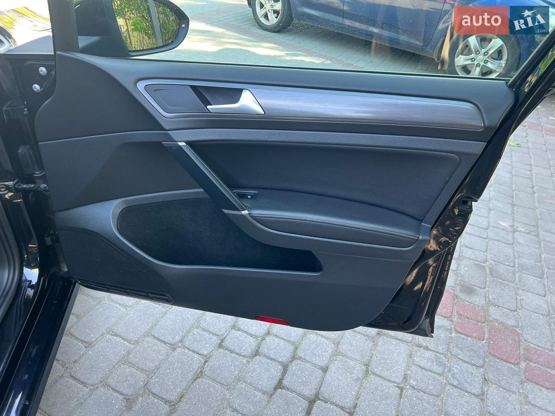 Volkswagen e-Golf 2017 VIN WVWZZZAUZHW952464 фото оголошення 29 з 70