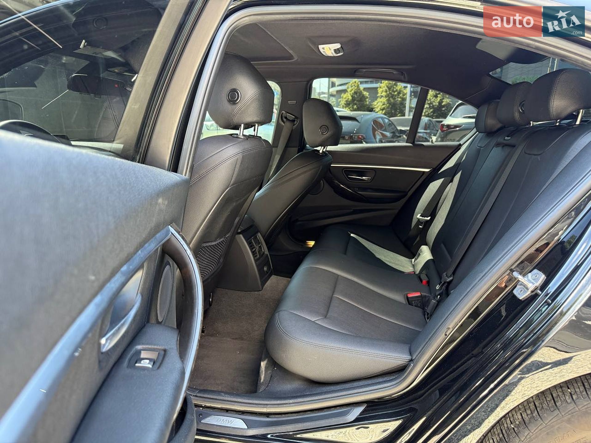 BMW 3 Series 2015 VIN WBA8E3C52GK502727 фото оголошення 10 з 19