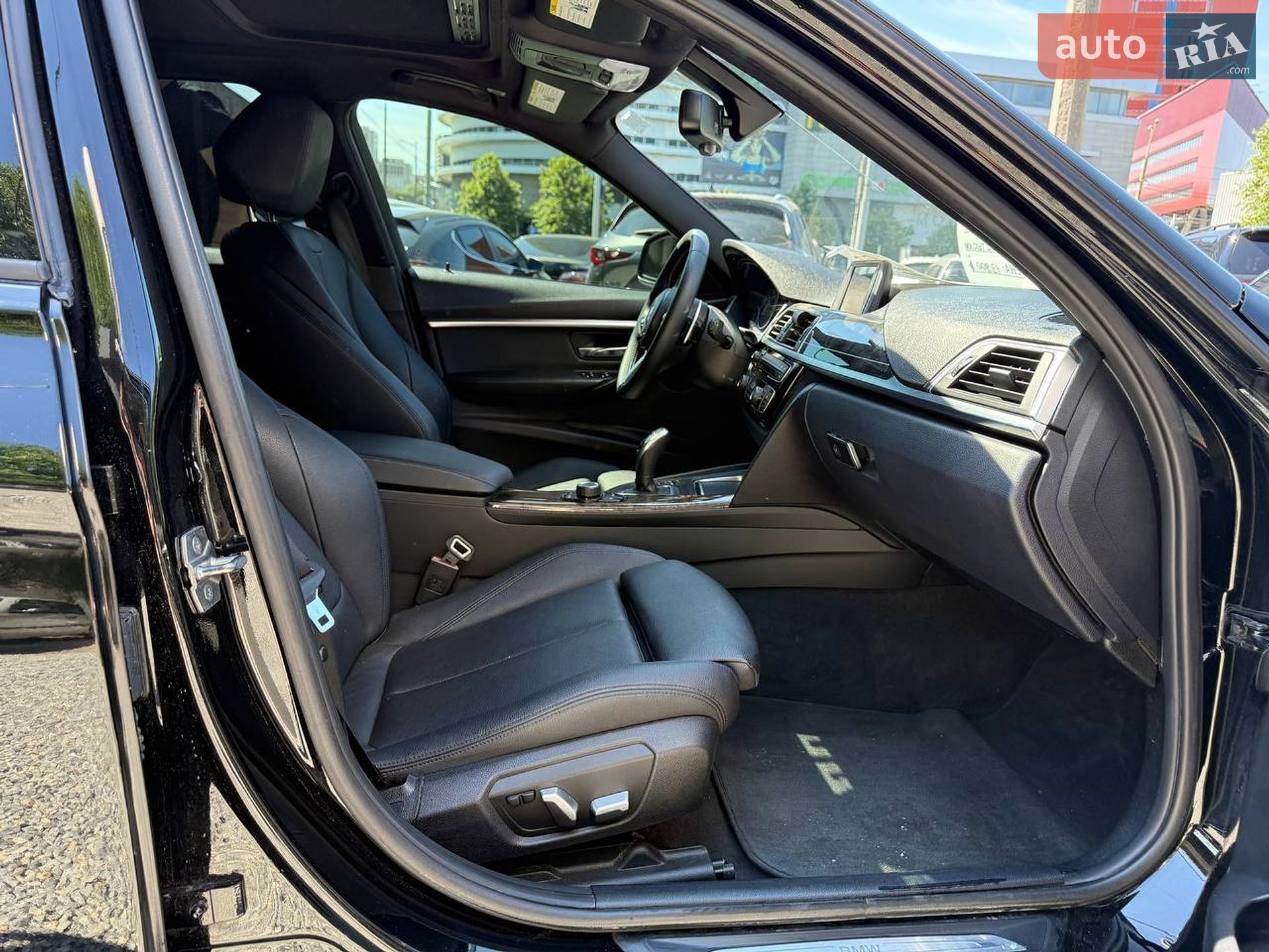 BMW 3 Series 2015 VIN WBA8E3C52GK502727 фото оголошення 18 з 19