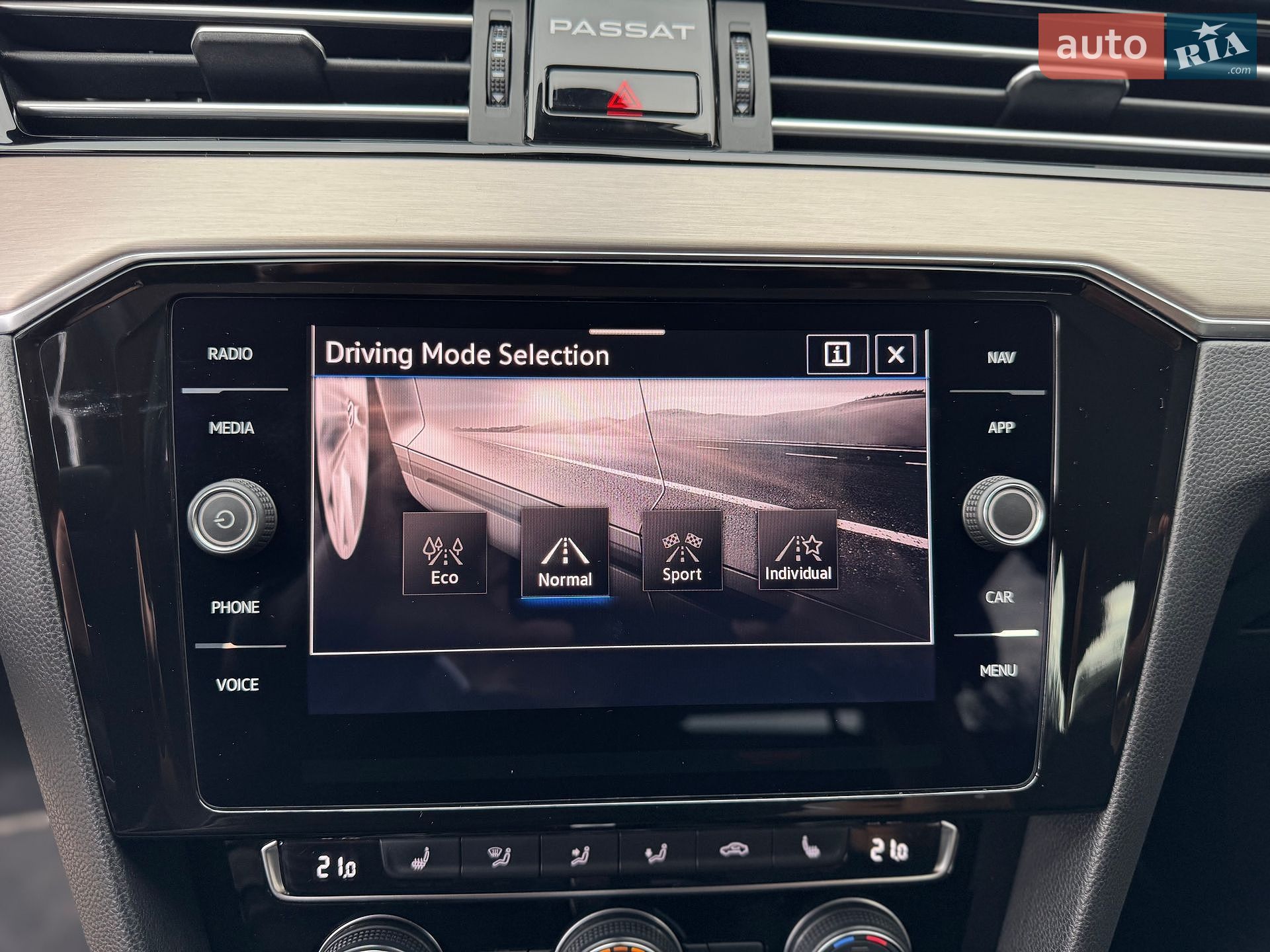 Volkswagen Passat 2020 VIN WVWZZZ3CZLE046608 фото оголошення 25 з 50