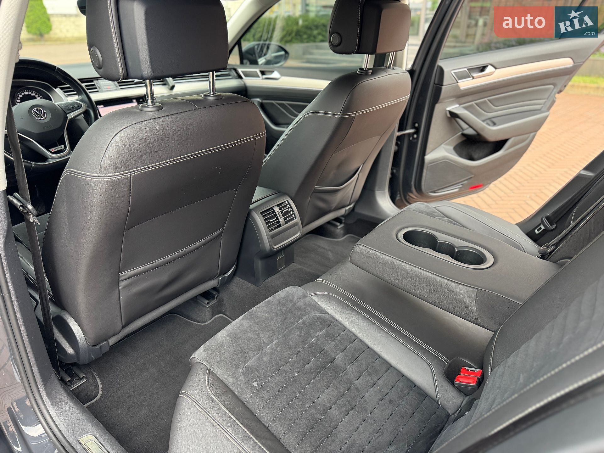 Volkswagen Passat 2020 VIN WVWZZZ3CZLE046608 фото оголошення 32 з 50
