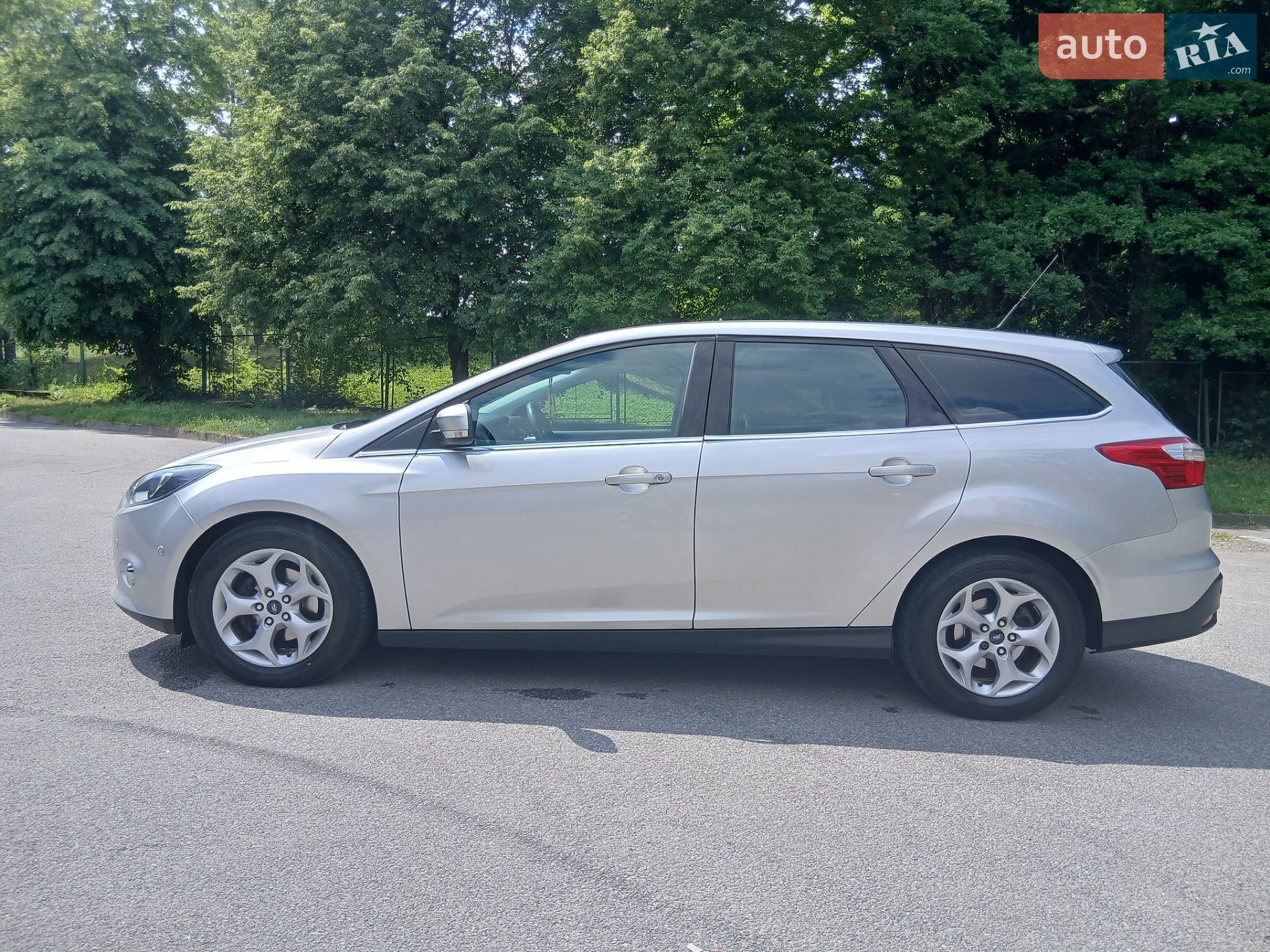 Ford Focus 2013 VIN WF0LXXGCBLDD14930 фото оголошення 3 з 20