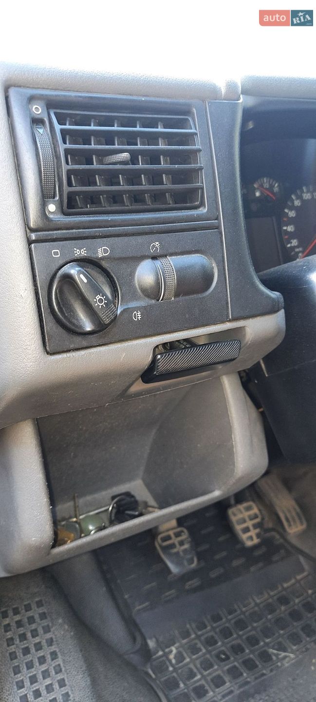 Volkswagen Transporter 2001 VIN WV1ZZZ70Z1X136141 фото оголошення 10 з 50