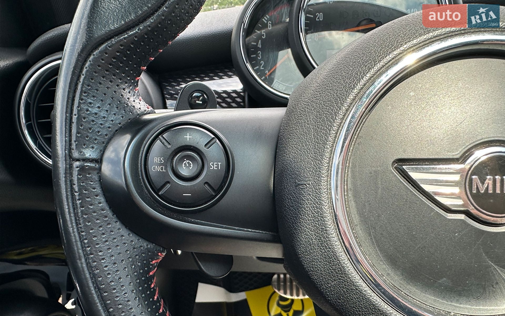 MINI Cooper 2016 VIN WMWXU3C53H2D32770 фото оголошення 10 з 20