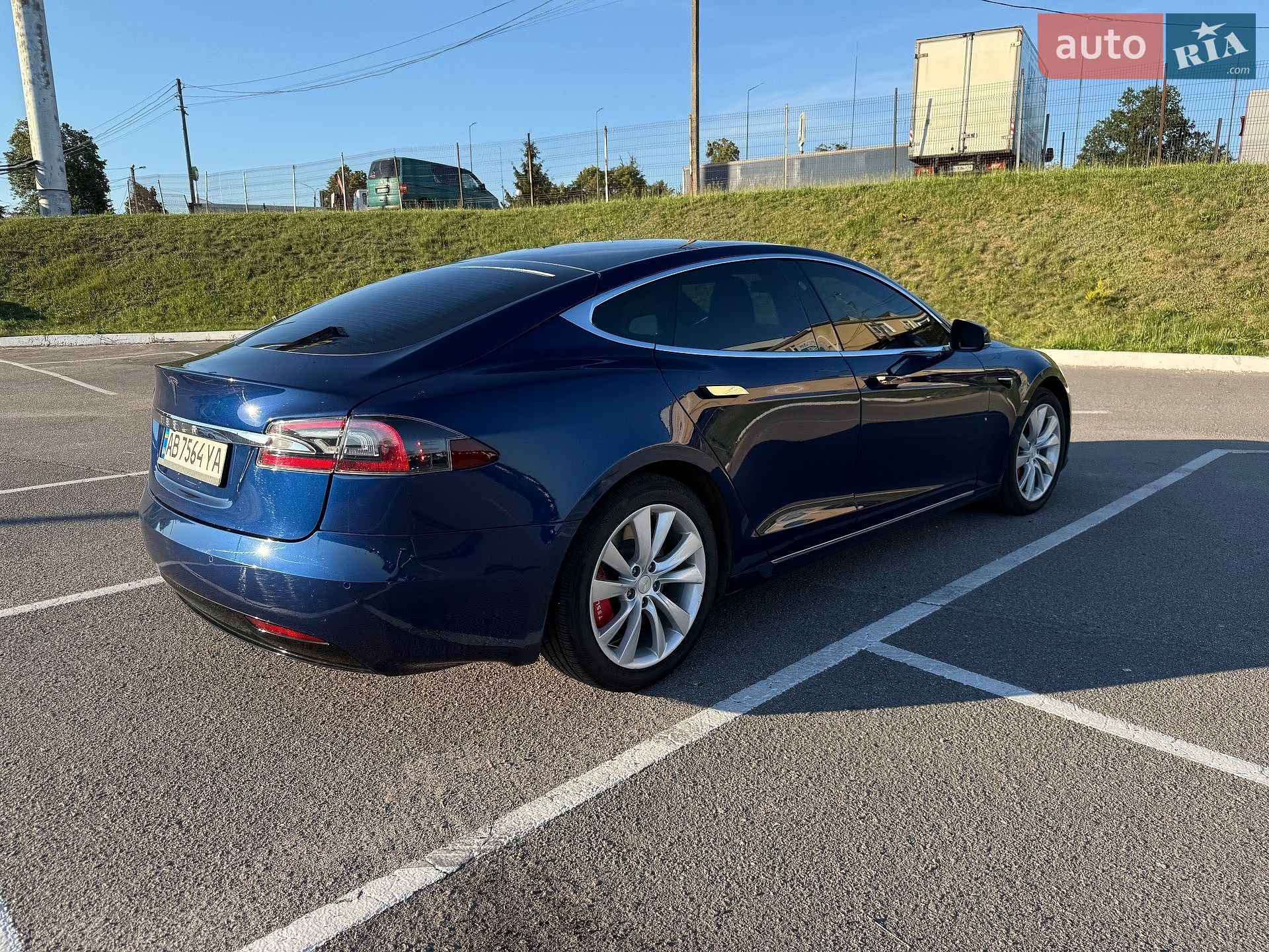 Tesla Model S 2018 VIN 5YJSA1E24JF282880 фото оголошення 4 з 31