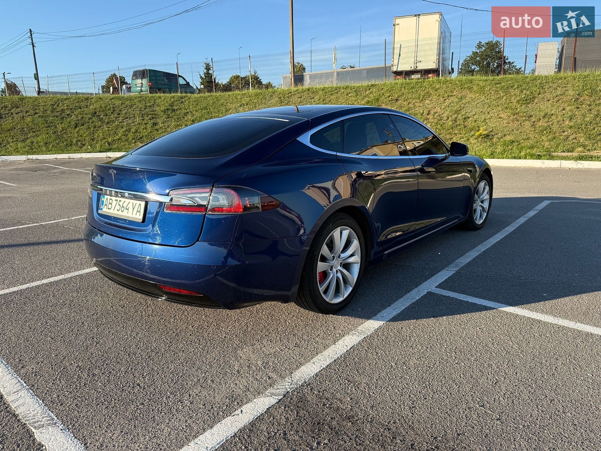Tesla Model S 2018 VIN 5YJSA1E24JF282880 фото оголошення 3 з 31