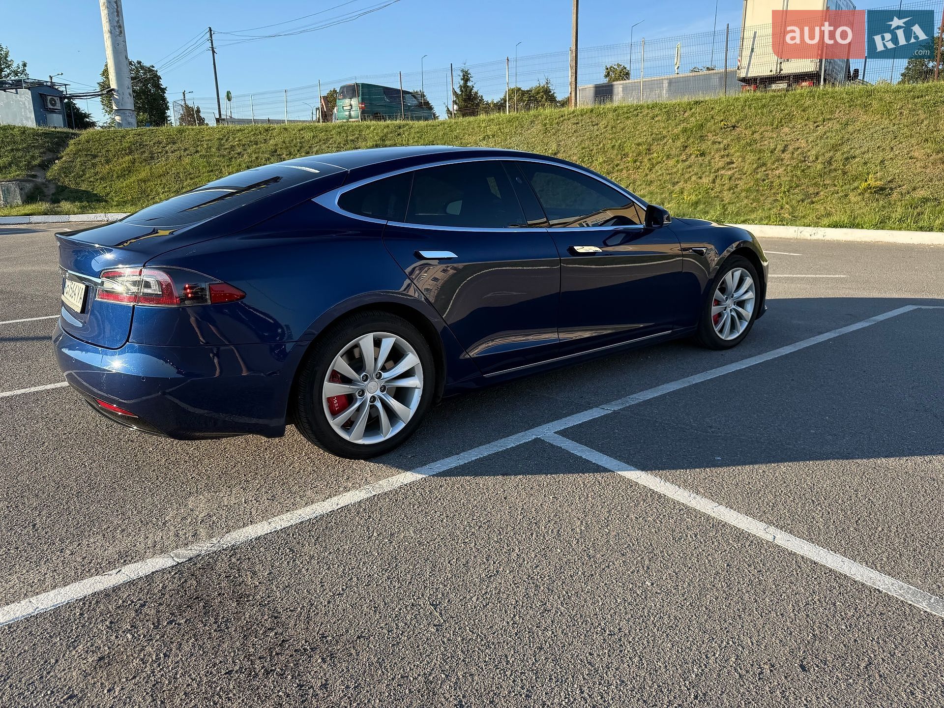 Tesla Model S 2018 VIN 5YJSA1E24JF282880 фото оголошення 5 з 31