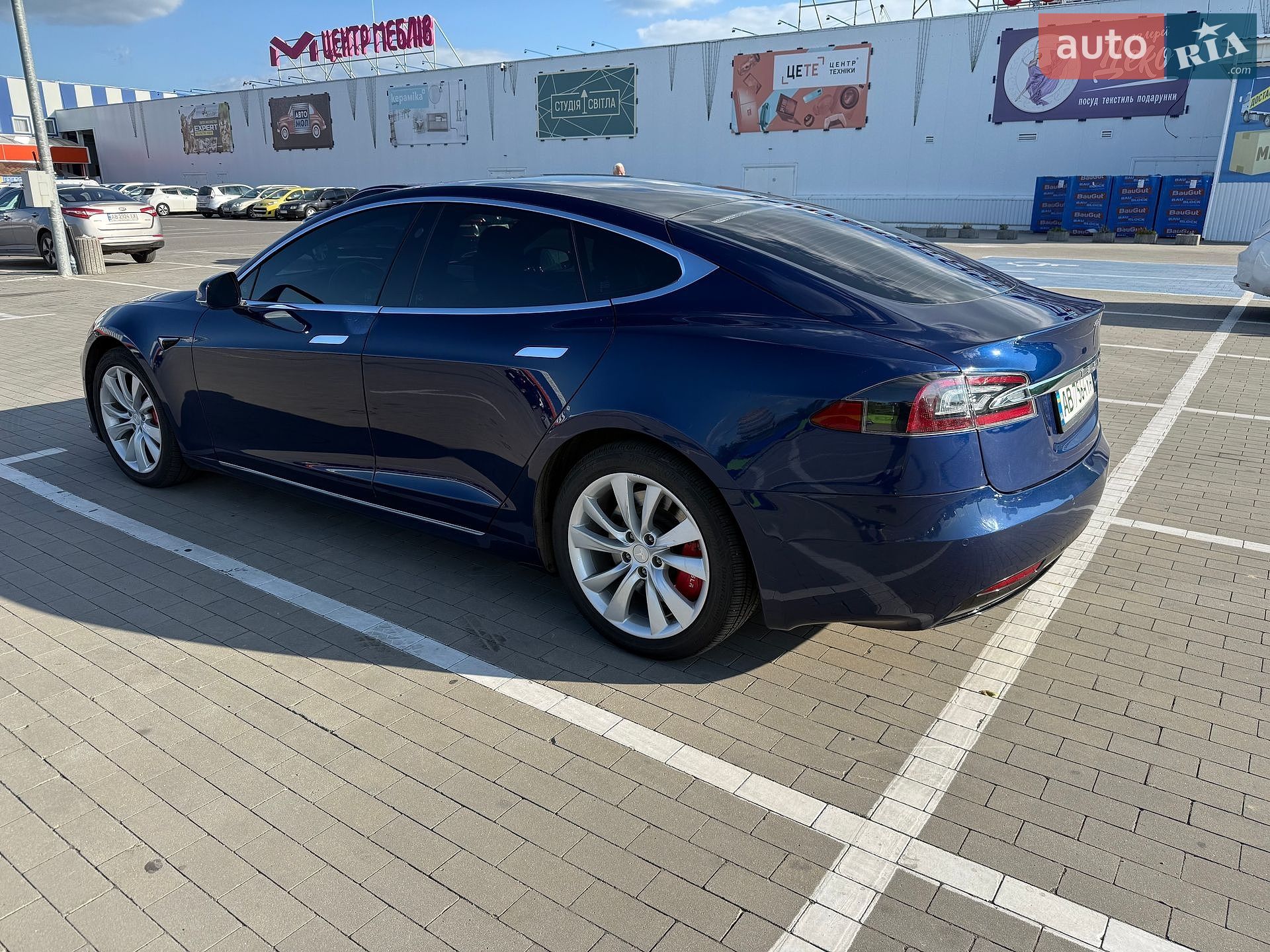 Tesla Model S 2018 VIN 5YJSA1E24JF282880 фото оголошення 9 з 31