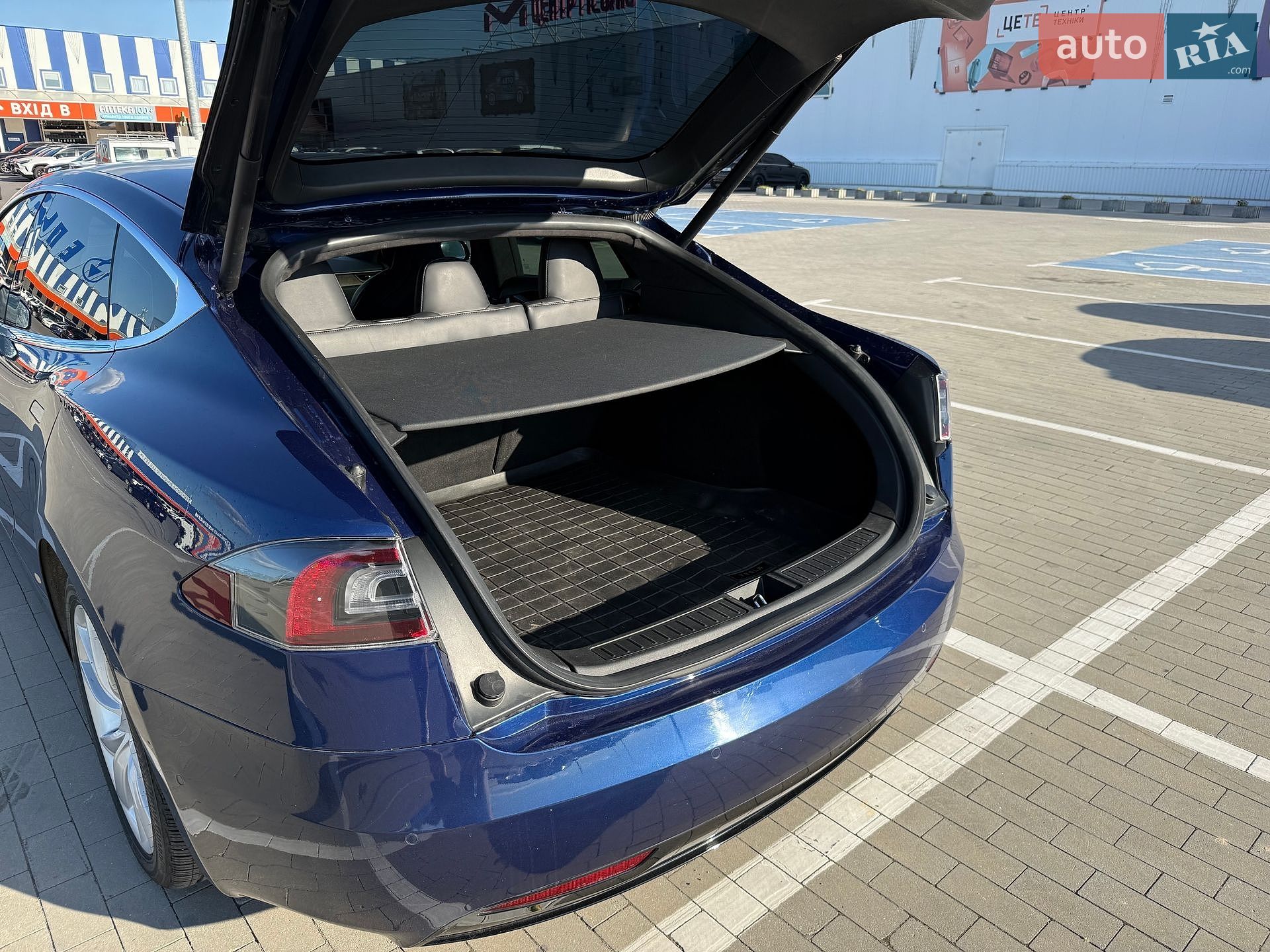 Tesla Model S 2018 VIN 5YJSA1E24JF282880 фото оголошення 14 з 31