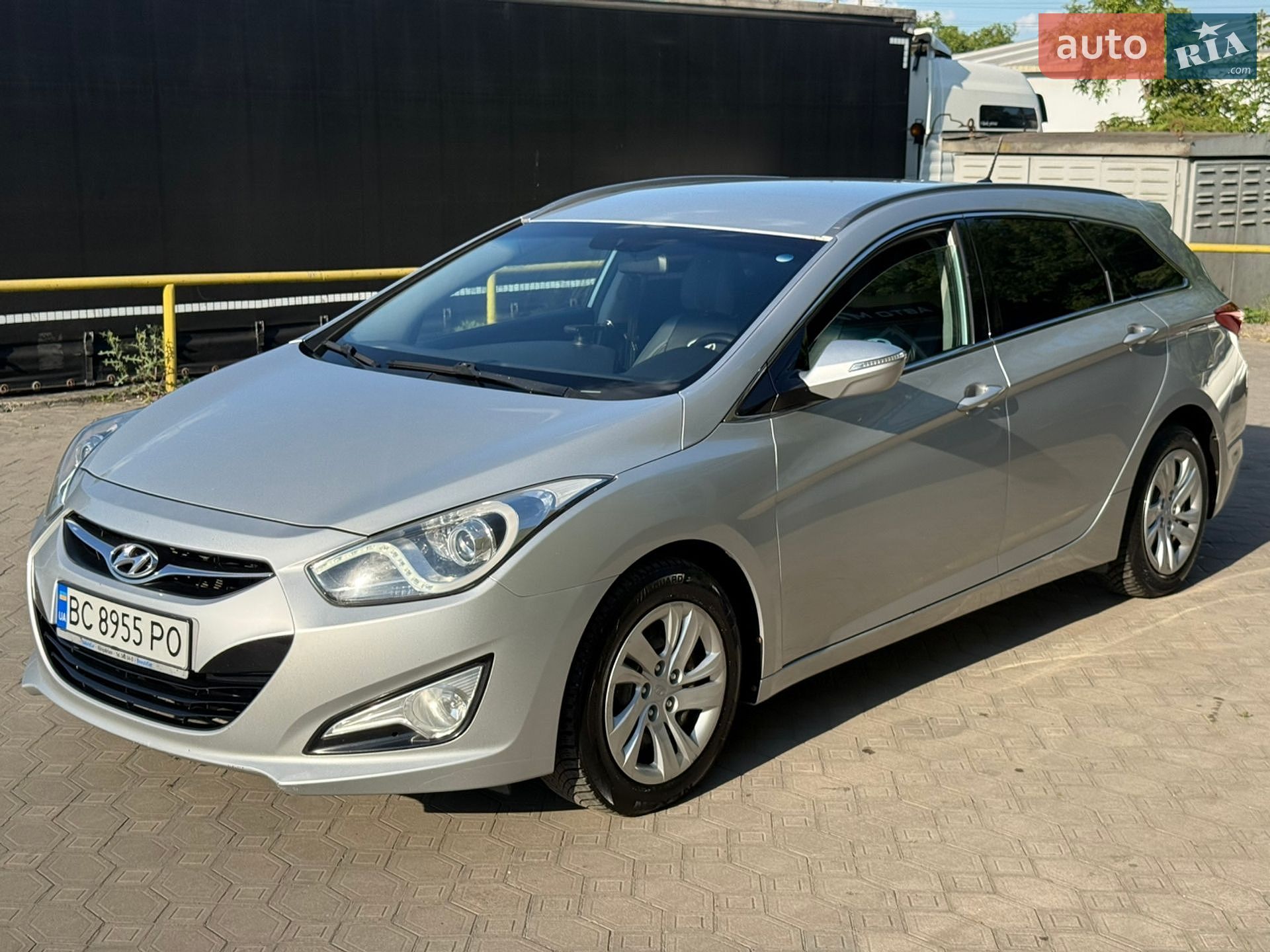 Hyundai i40 2013 VIN KMHLB81UADU063631 фото оголошення 3 з 50